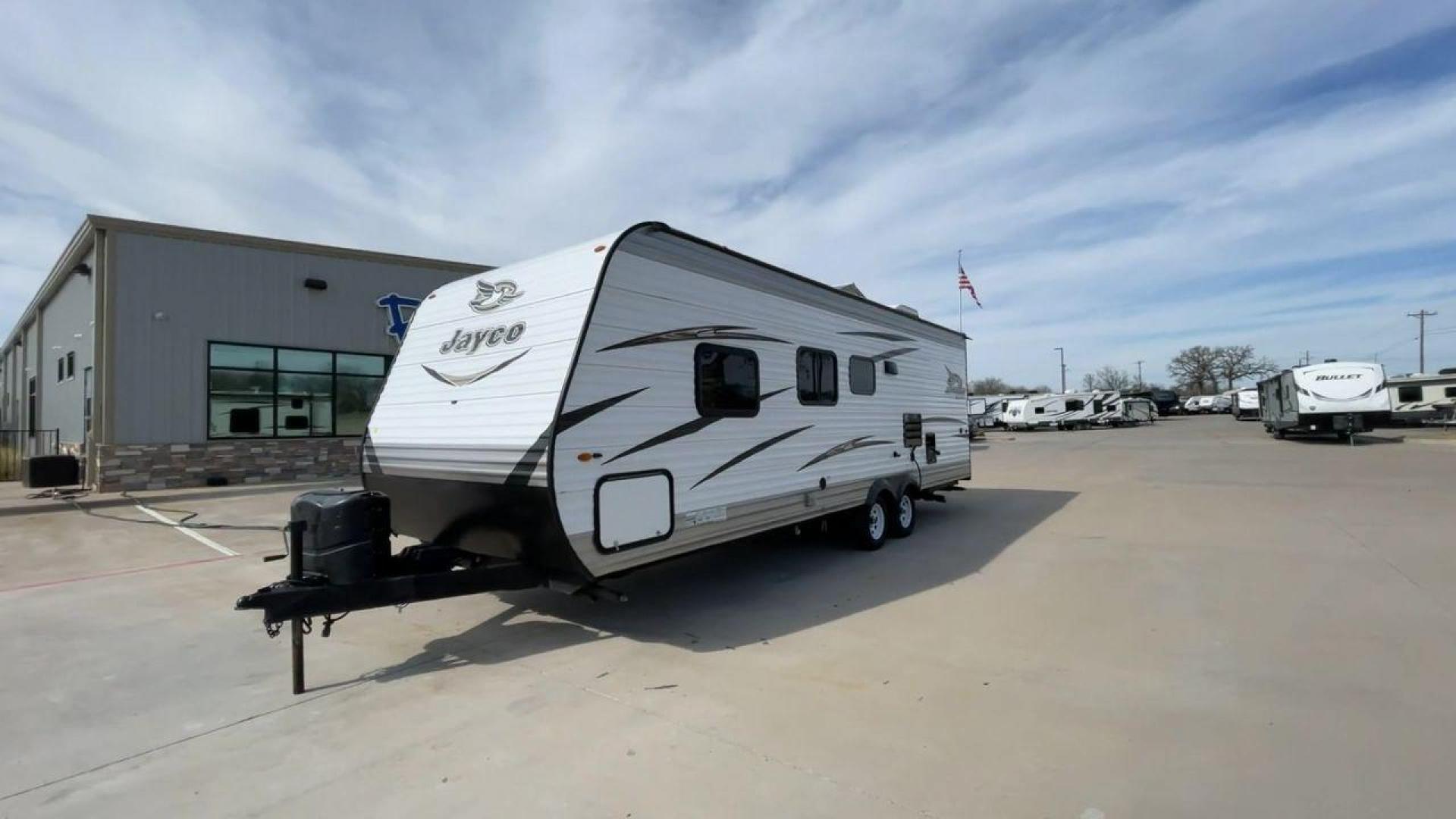 2018 JAYCO JAY FLIGHT 24RKS / 2 (1UJBJ0BN3J1) , Length: 29.2 ft | Dry Weight: 4,615 lbs. | Gross Weight: 6,000 lbs. | Slides: 0 transmission, located at 4319 N Main Street, Cleburne, TX, 76033, (817) 221-0660, 32.435829, -97.384178 - Experience the ultimate blend of comfort and practicality with the 2018 Jayco Jay Flight 264BH. This meticulously crafted travel trailer is designed to provide unforgettable camping adventures. This model is 29 feet long and features a well-designed layout that is perfect for families and outdoor en - Photo#5