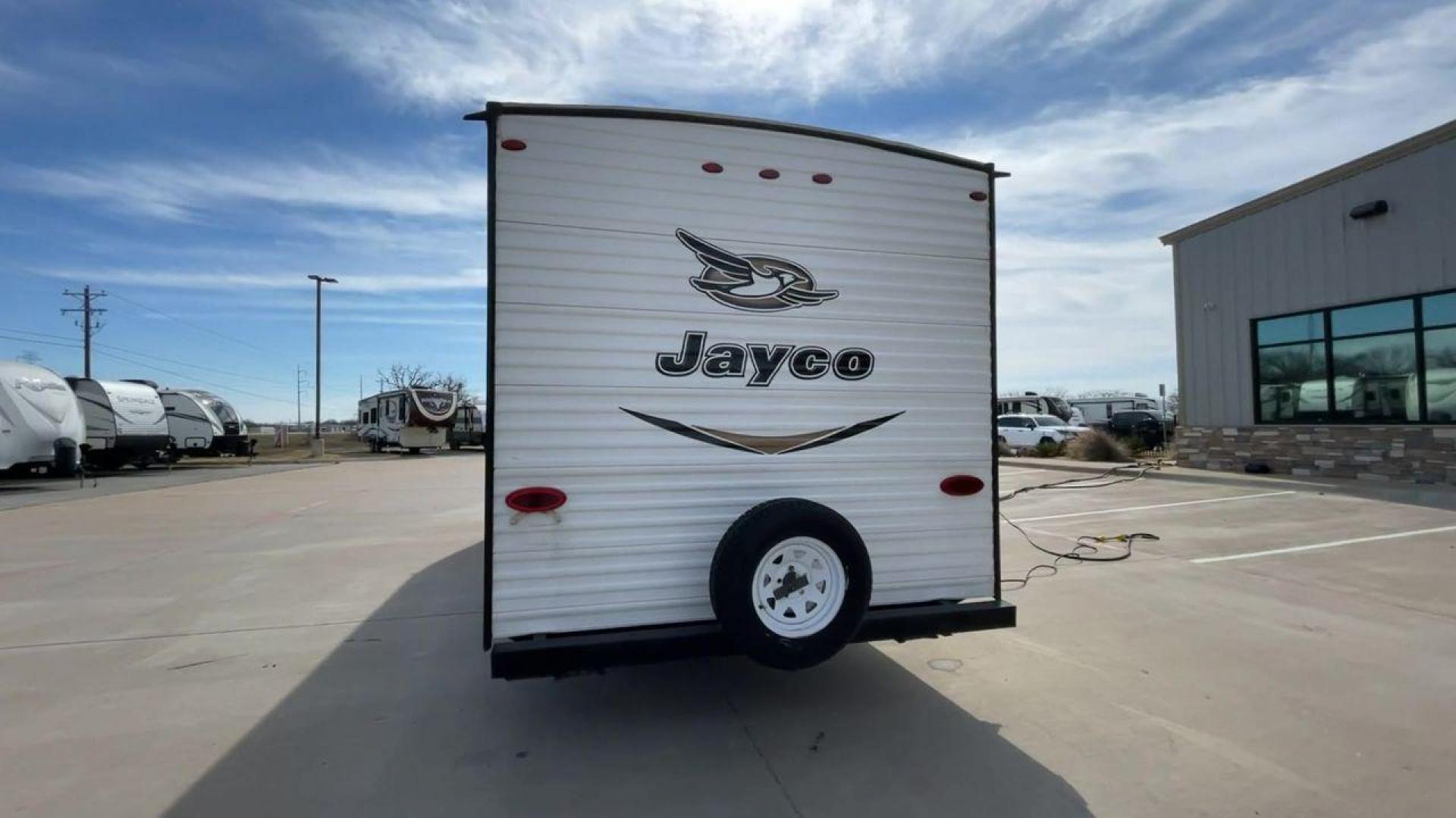 2018 JAYCO JAY FLIGHT 24RKS / 2 (1UJBJ0BN3J1) , Length: 29.2 ft | Dry Weight: 4,615 lbs. | Gross Weight: 6,000 lbs. | Slides: 0 transmission, located at 4319 N Main Street, Cleburne, TX, 76033, (817) 221-0660, 32.435829, -97.384178 - Experience the ultimate blend of comfort and practicality with the 2018 Jayco Jay Flight 264BH. This meticulously crafted travel trailer is designed to provide unforgettable camping adventures. This model is 29 feet long and features a well-designed layout that is perfect for families and outdoor en - Photo#8