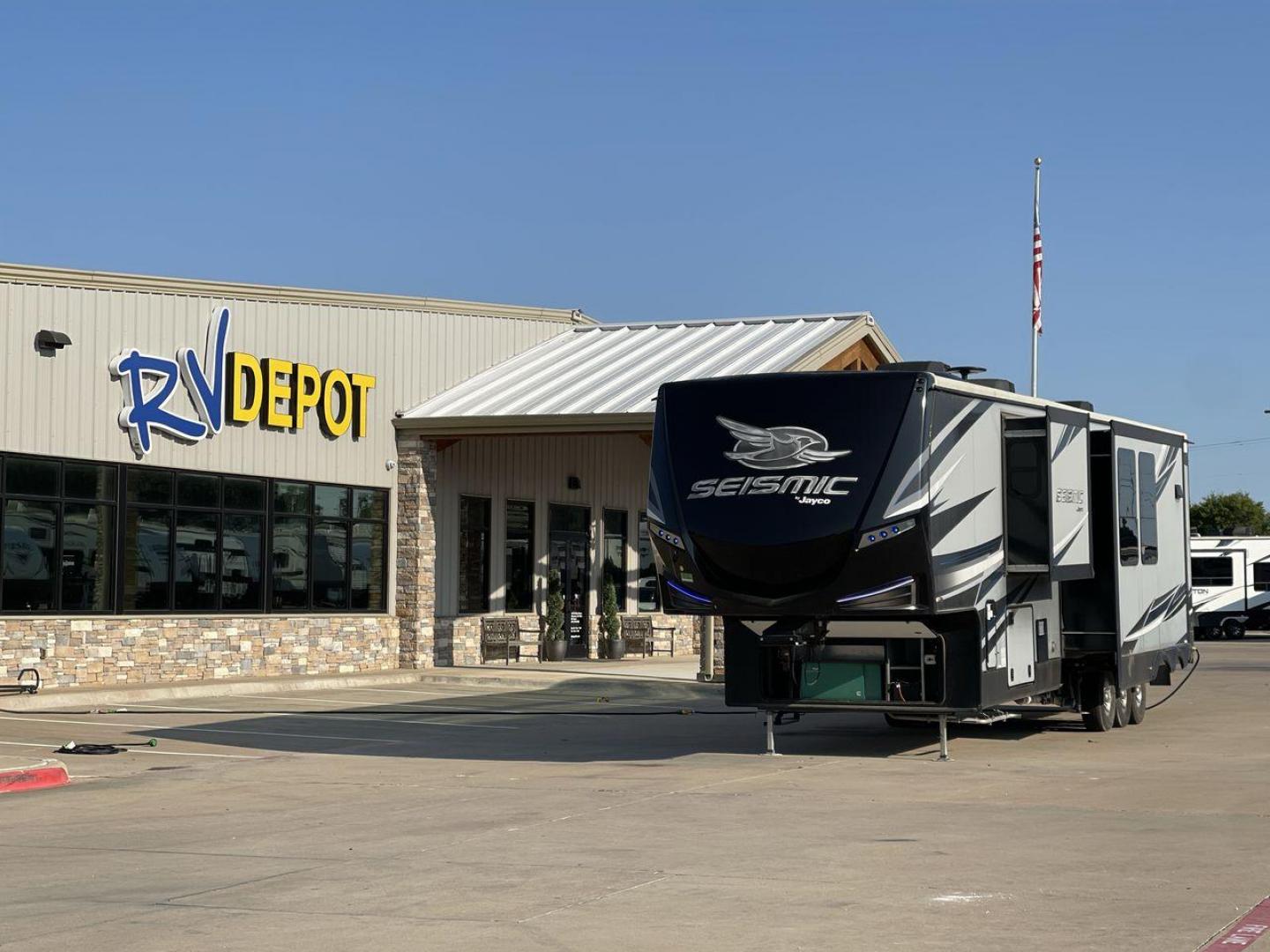 2018 GRAY JAYCO SEISMIC 4250 - (1UJCJSCV5J1) , Length: 44.92 ft. | Dry Weight: 15,570 lbs. | Gross Weight: 20,000 lbs. | Slides: 3 transmission, located at 4319 N Main Street, Cleburne, TX, 76033, (817) 221-0660, 32.435829, -97.384178 - Set out to the great outdoors in this 2018 Jayco Seismic 4250 and enjoy all the amenities it has to offer! This toy hauler measures just a bit under 45 ft. in length and 13.32 ft. in height, providing great space and comfort. It has a dry weight of 15,570 lbs. and a GVWR of 20,000 lbs. It also comes - Photo#0