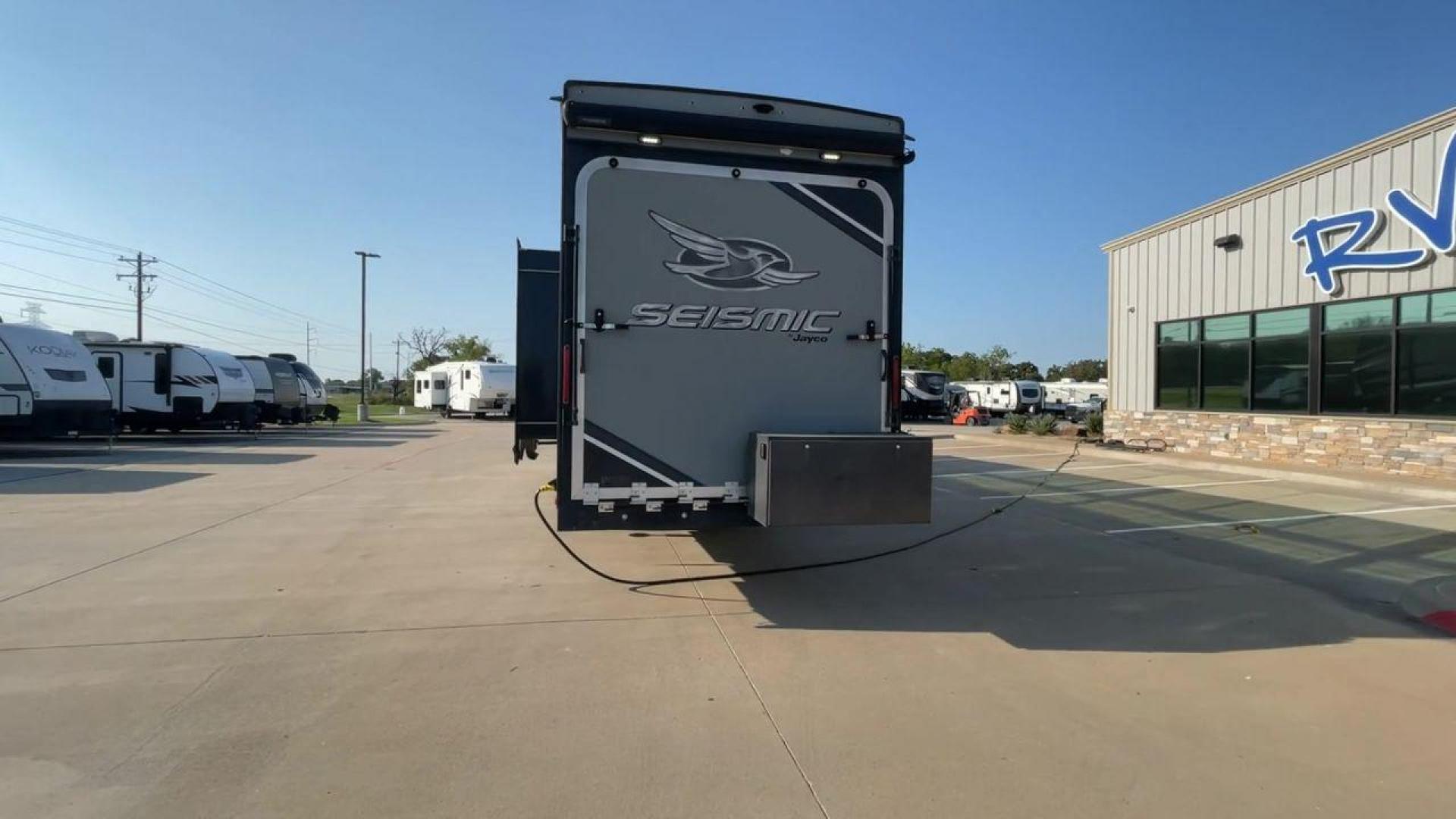 2018 GRAY JAYCO SEISMIC 4250 - (1UJCJSCV5J1) , Length: 44.92 ft. | Dry Weight: 15,570 lbs. | Gross Weight: 20,000 lbs. | Slides: 3 transmission, located at 4319 N Main Street, Cleburne, TX, 76033, (817) 221-0660, 32.435829, -97.384178 - Set out to the great outdoors in this 2018 Jayco Seismic 4250 and enjoy all the amenities it has to offer! This toy hauler measures just a bit under 45 ft. in length and 13.32 ft. in height, providing great space and comfort. It has a dry weight of 15,570 lbs. and a GVWR of 20,000 lbs. It also comes - Photo#8