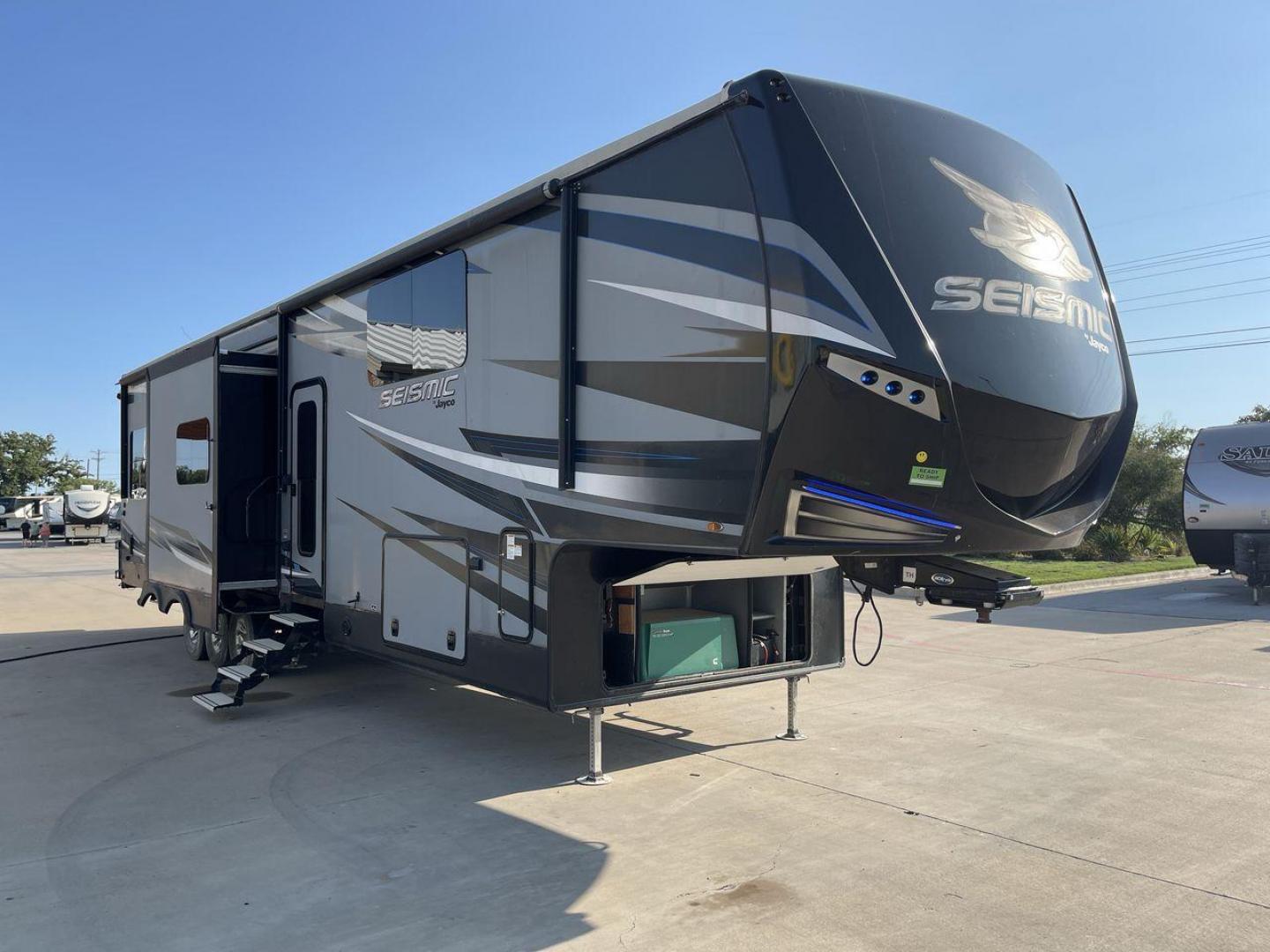 2018 GRAY JAYCO SEISMIC 4250 - (1UJCJSCV5J1) , Length: 44.92 ft. | Dry Weight: 15,570 lbs. | Gross Weight: 20,000 lbs. | Slides: 3 transmission, located at 4319 N Main Street, Cleburne, TX, 76033, (817) 221-0660, 32.435829, -97.384178 - Set out to the great outdoors in this 2018 Jayco Seismic 4250 and enjoy all the amenities it has to offer! This toy hauler measures just a bit under 45 ft. in length and 13.32 ft. in height, providing great space and comfort. It has a dry weight of 15,570 lbs. and a GVWR of 20,000 lbs. It also comes - Photo#22