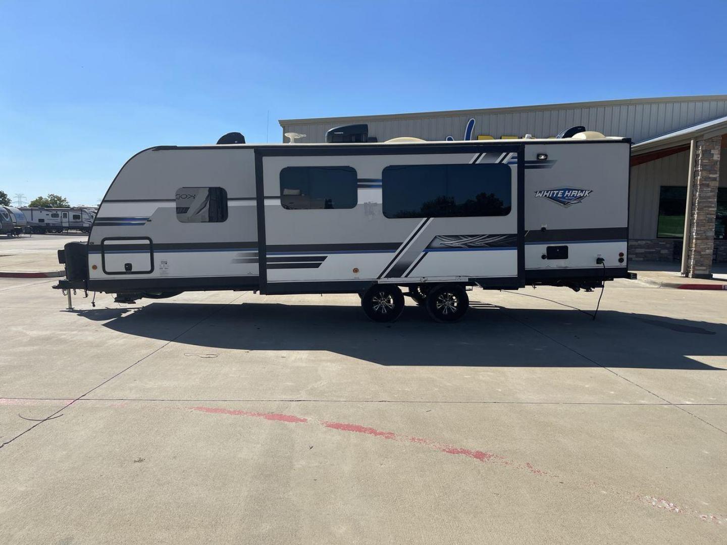 2018 JAYCO WHITE HAWK 27RB (1UJBJ0BR1J1) , Length: 32.7 ft. | Dry Weight: 6,500 lbs. | Gross Weight: 8,200 lbs. | Slides: 1 transmission, located at 4319 N Main Street, Cleburne, TX, 76033, (817) 221-0660, 32.435829, -97.384178 - The 2018 Jayco White Hawk 27RB is an impressive 32.7 ft travel trailer that blends comfort and functionality. With a dry weight of 6,500 lbs and a gross weight of 8,200 lbs, this single-slide unit provides a lightweight yet spacious experience for campers and travelers alike. The exterior of the Jay - Photo#24