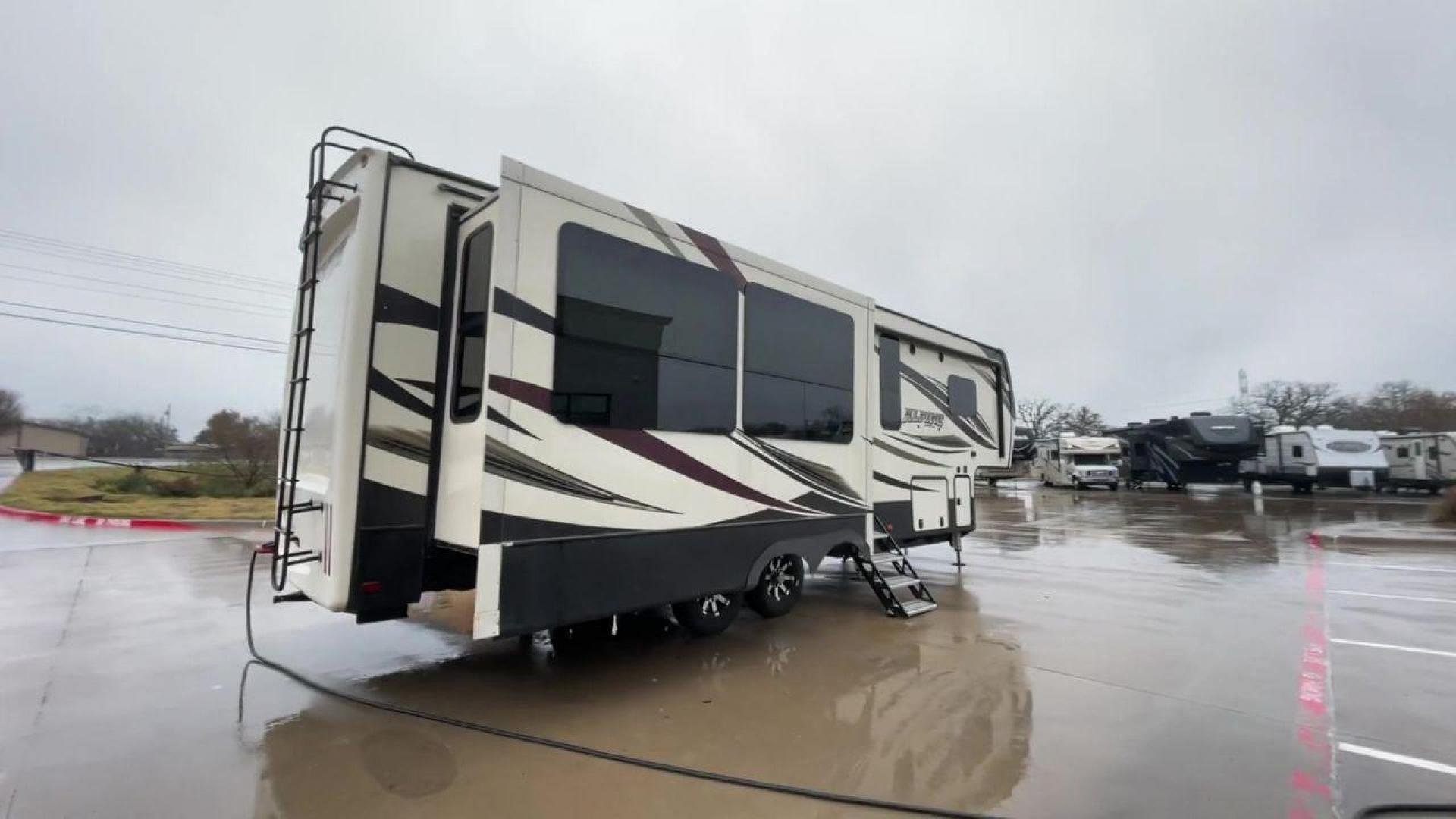 2018 KEYSTONE ALPINE 3011RE (4YDF30127JE) , Length: 34.08 ft. | Dry Weight: 11,945 lbs. | Gross Weight: 15,000 lbs. | Slides: 3 transmission, located at 4319 N Main Street, Cleburne, TX, 76033, (817) 221-0660, 32.435829, -97.384178 - The definition of luxury travel comes with the 2018 Keystone Alpine 3011RE. This is an opulent fifth-wheel trailer designed for discerning adventurers. Spanning 34 feet, this exquisite model boasts three slide-outs, creating a sprawling interior that redefines comfort on the road. The master bedroom - Photo#1