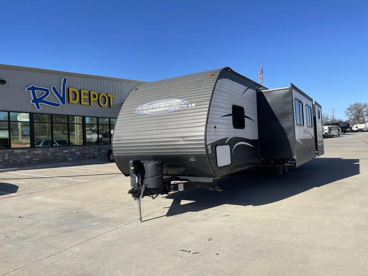 2018 KEYSTONE ASPEN TRAIL 31BH (4YDT31B2XJ8) , Length: 35.83 ft. | Dry Weight: 7,060 lbs. | Slides: 2 transmission, located at 4319 N Main Street, Cleburne, TX, 76033, (817) 221-0660, 32.435829, -97.384178 - This 2018 Keystone Aspen Trail 31BH is a dual-axle steel wheel setup measuring 35.83 ft. in length and 11.25 ft. in height. It has a dry weight of 7,060 lbs. and a payload capacity of 2,620 lbs. It includes two power slides as well as one power awning. This travel trailer is a bunk model that can - Photo#0