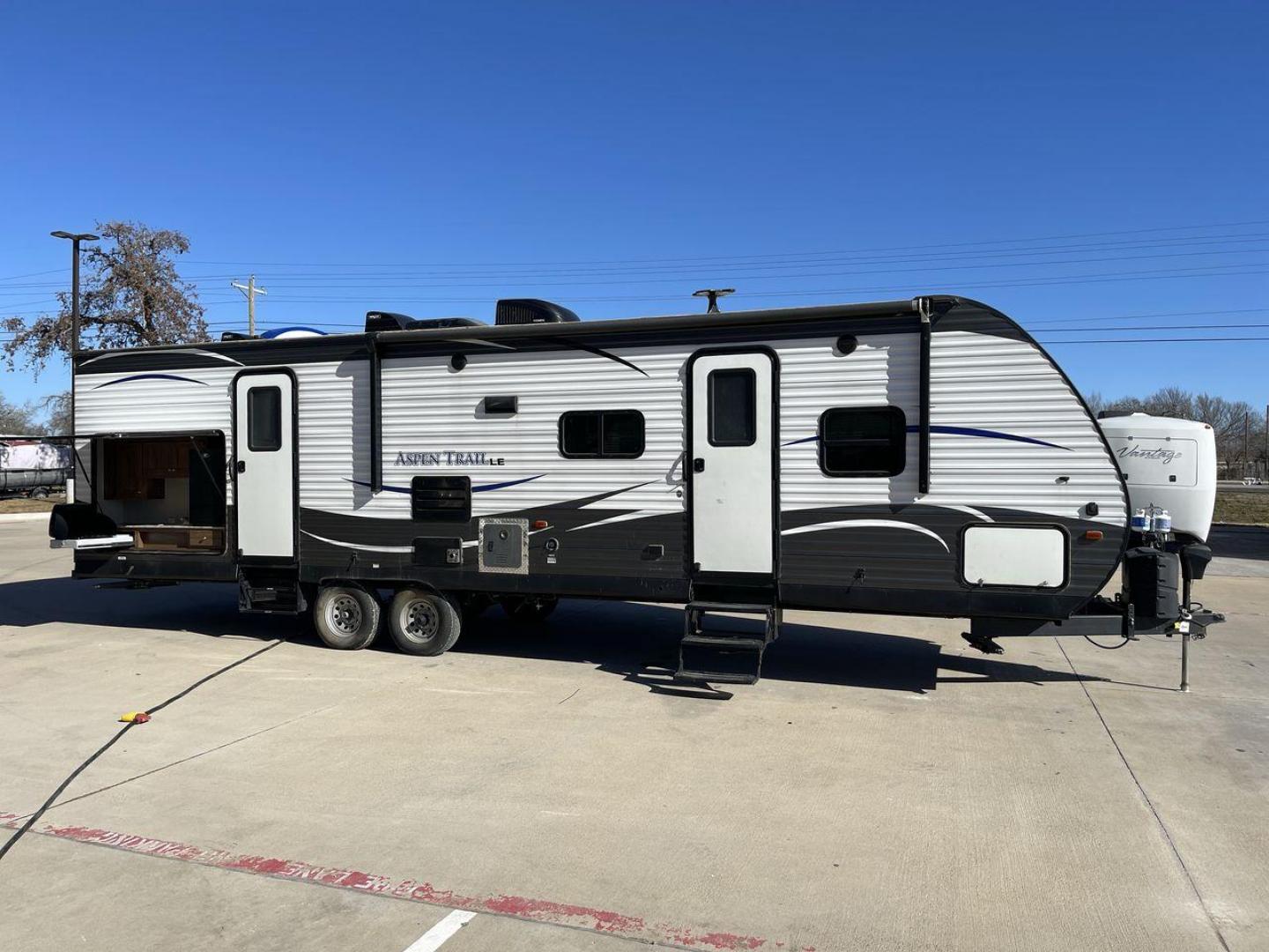 2018 KEYSTONE ASPEN TRAIL 31BH (4YDT31B2XJ8) , Length: 35.83 ft. | Dry Weight: 7,060 lbs. | Slides: 2 transmission, located at 4319 N Main Street, Cleburne, TX, 76033, (817) 221-0660, 32.435829, -97.384178 - This 2018 Keystone Aspen Trail 31BH is a dual-axle steel wheel setup measuring 35.83 ft. in length and 11.25 ft. in height. It has a dry weight of 7,060 lbs. and a payload capacity of 2,620 lbs. It includes two power slides as well as one power awning. This travel trailer is a bunk model that can - Photo#25