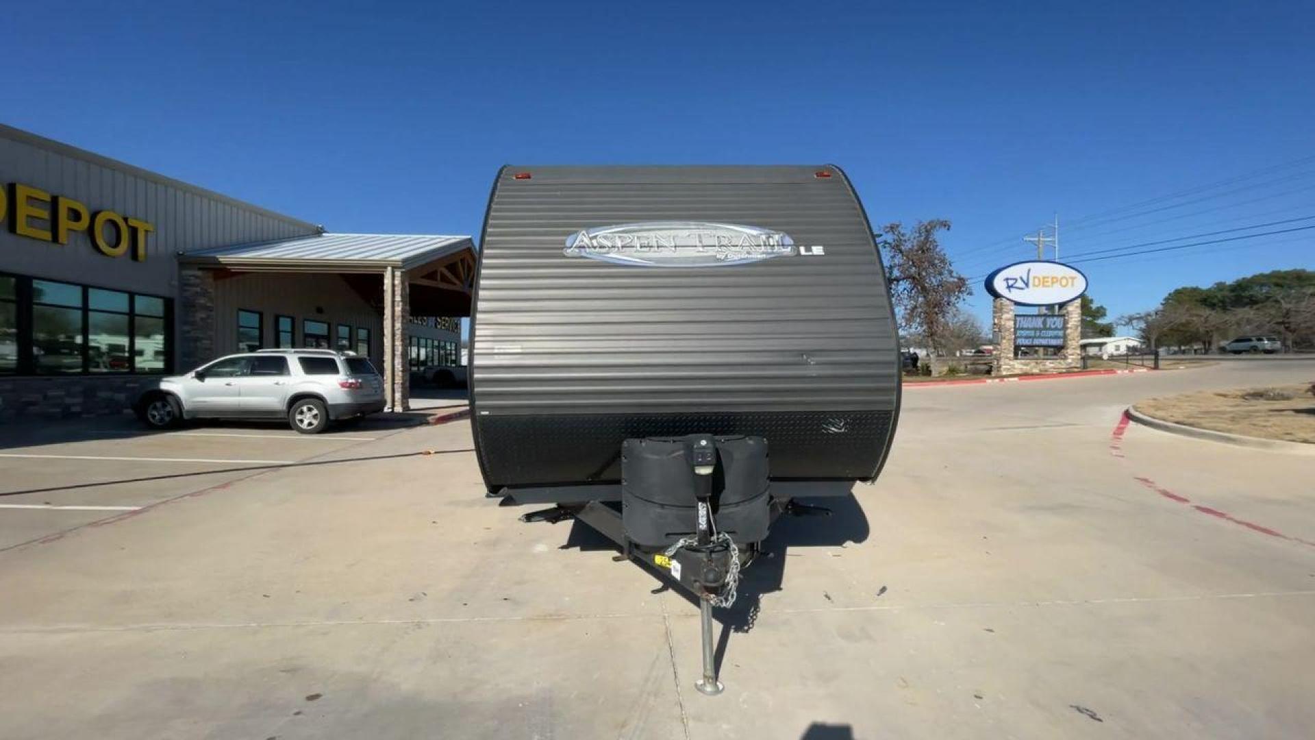 2018 KEYSTONE ASPEN TRAIL 31BH (4YDT31B2XJ8) , Length: 35.83 ft. | Dry Weight: 7,060 lbs. | Slides: 2 transmission, located at 4319 N Main Street, Cleburne, TX, 76033, (817) 221-0660, 32.435829, -97.384178 - This 2018 Keystone Aspen Trail 31BH is a dual-axle steel wheel setup measuring 35.83 ft. in length and 11.25 ft. in height. It has a dry weight of 7,060 lbs. and a payload capacity of 2,620 lbs. It includes two power slides as well as one power awning. This travel trailer is a bunk model that can - Photo#4