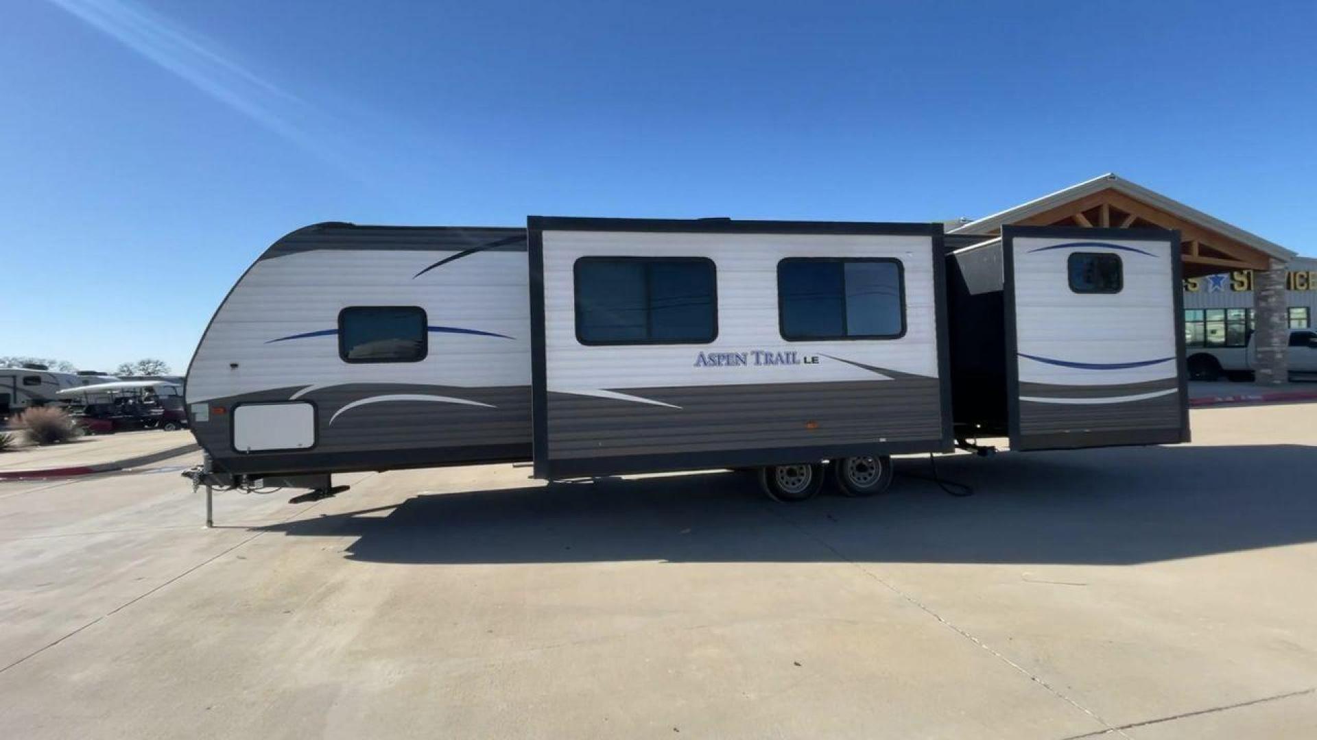 2018 KEYSTONE ASPEN TRAIL 31BH (4YDT31B2XJ8) , Length: 35.83 ft. | Dry Weight: 7,060 lbs. | Slides: 2 transmission, located at 4319 N Main Street, Cleburne, TX, 76033, (817) 221-0660, 32.435829, -97.384178 - This 2018 Keystone Aspen Trail 31BH is a dual-axle steel wheel setup measuring 35.83 ft. in length and 11.25 ft. in height. It has a dry weight of 7,060 lbs. and a payload capacity of 2,620 lbs. It includes two power slides as well as one power awning. This travel trailer is a bunk model that can - Photo#6