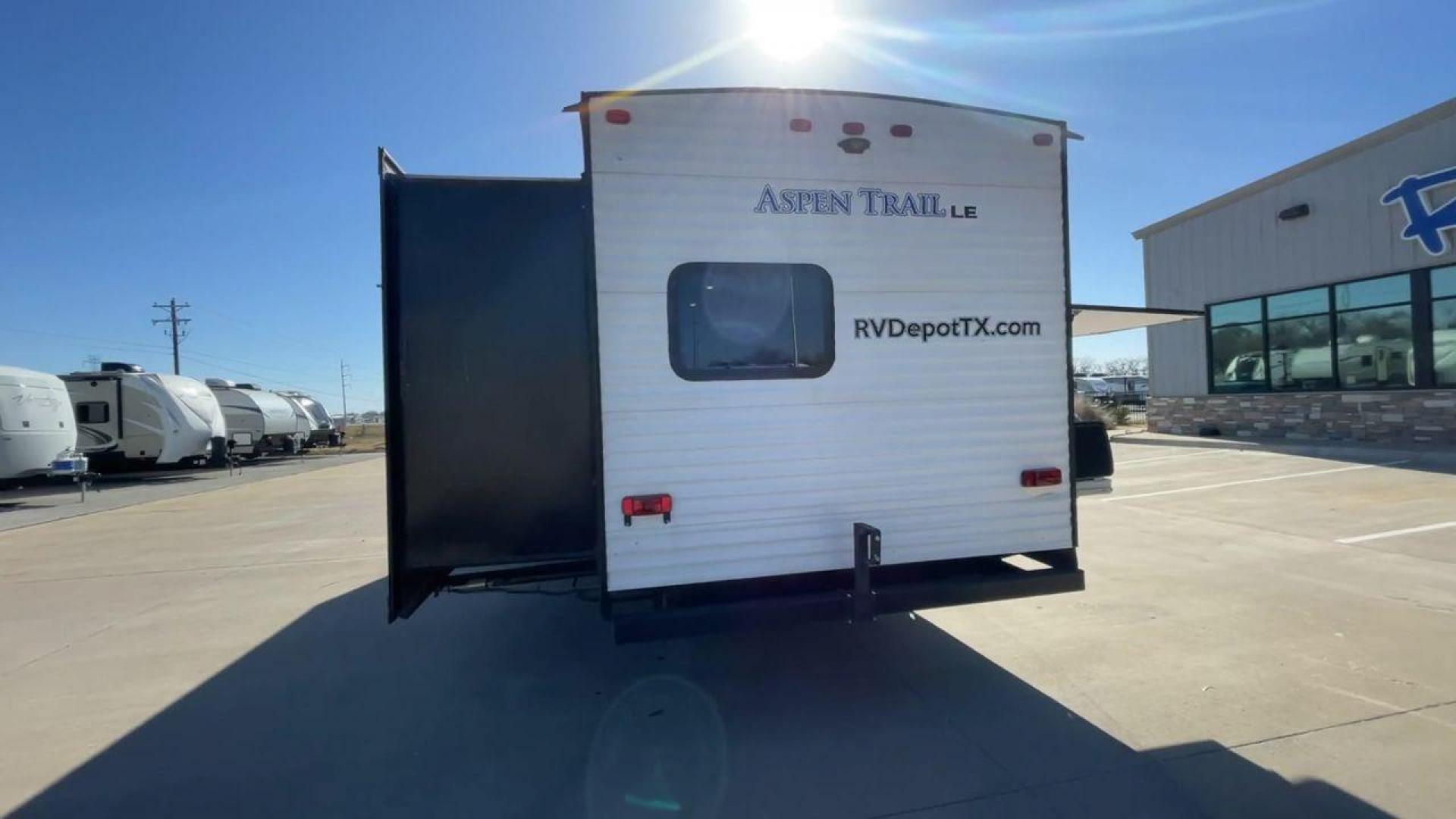 2018 KEYSTONE ASPEN TRAIL 31BH (4YDT31B2XJ8) , Length: 35.83 ft. | Dry Weight: 7,060 lbs. | Slides: 2 transmission, located at 4319 N Main Street, Cleburne, TX, 76033, (817) 221-0660, 32.435829, -97.384178 - This 2018 Keystone Aspen Trail 31BH is a dual-axle steel wheel setup measuring 35.83 ft. in length and 11.25 ft. in height. It has a dry weight of 7,060 lbs. and a payload capacity of 2,620 lbs. It includes two power slides as well as one power awning. This travel trailer is a bunk model that can - Photo#8