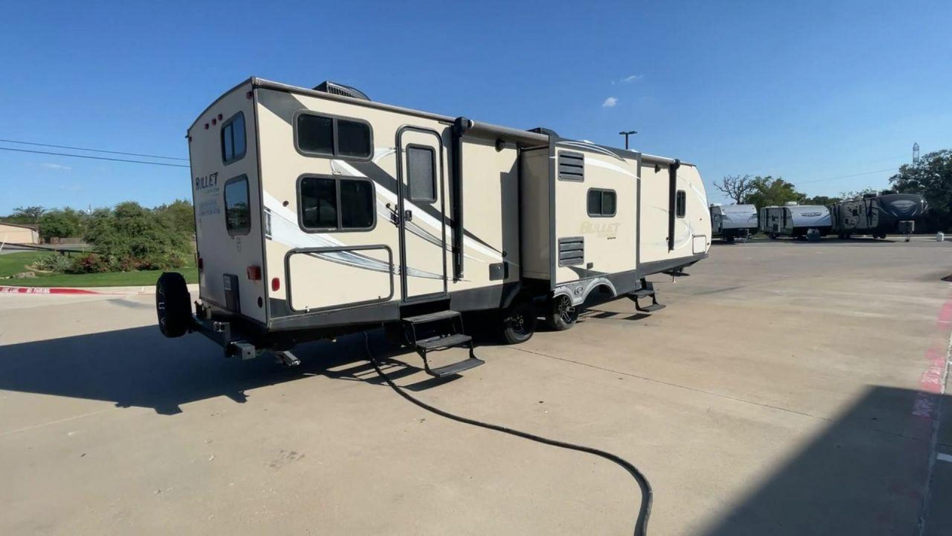 2018 KEYSTONE BULLET 330BHS (4YDT33024JT) , located at 4319 N Main Street, Cleburne, TX, 76033, (817) 221-0660, 32.435829, -97.384178 - The 2018 Keystone Bullet 330BHS offers a spacious and comfortable design. Measuring 37.42 feet in length, this RV is designed for easy towing without sacrificing comfort. It boasts three slide-outs that significantly increase the living space. The exterior features a smooth fiberglass finish with sl - Photo#1