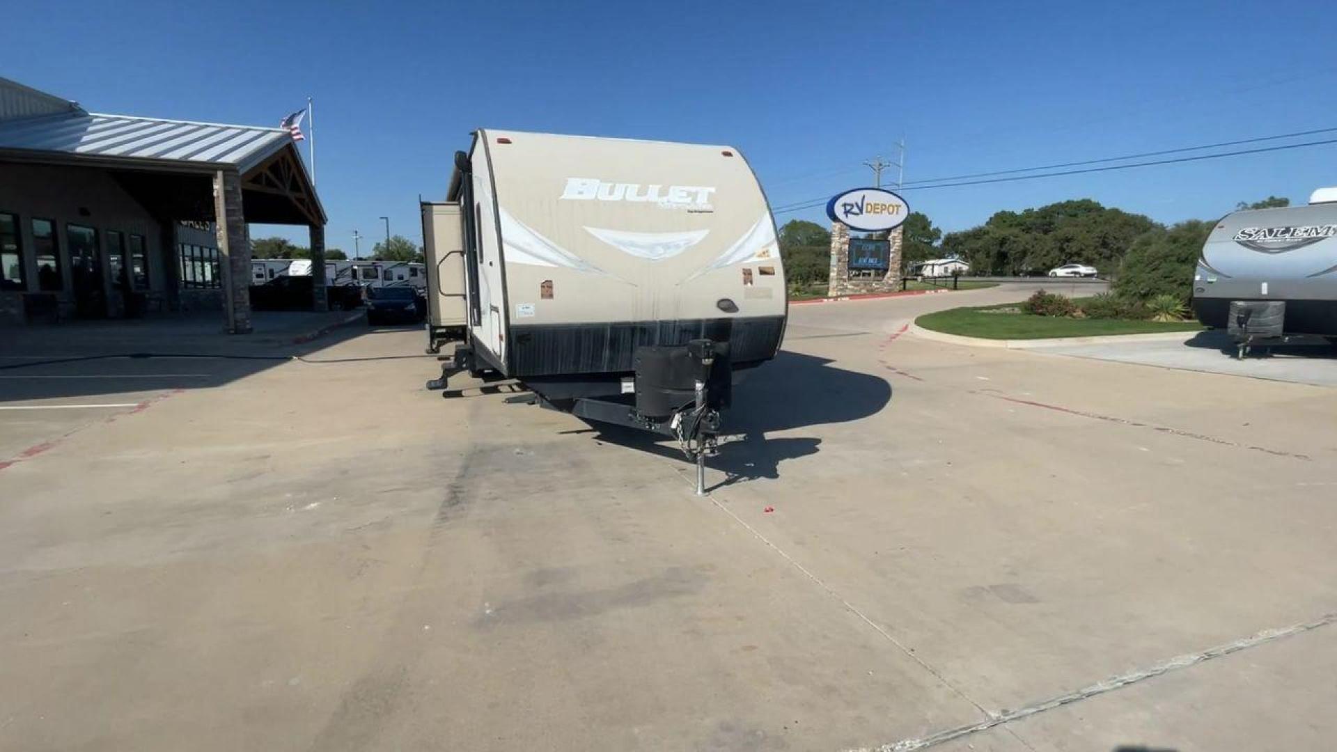 2018 KEYSTONE BULLET 330BHS (4YDT33024JT) , located at 4319 N Main Street, Cleburne, TX, 76033, (817) 221-0660, 32.435829, -97.384178 - The 2018 Keystone Bullet 330BHS offers a spacious and comfortable design. Measuring 37.42 feet in length, this RV is designed for easy towing without sacrificing comfort. It boasts three slide-outs that significantly increase the living space. The exterior features a smooth fiberglass finish with sl - Photo#4