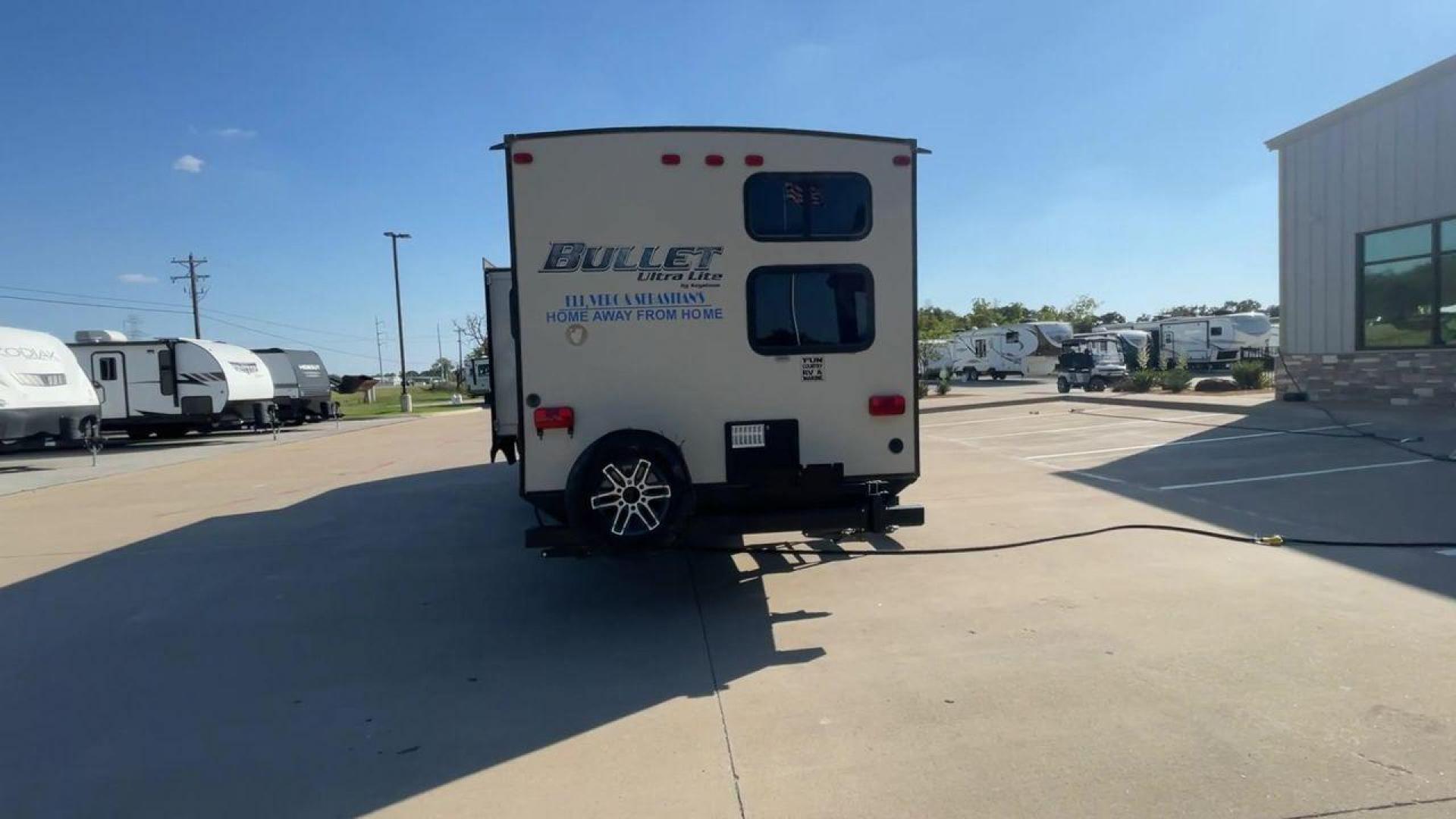 2018 KEYSTONE BULLET 330BHS (4YDT33024JT) , located at 4319 N Main Street, Cleburne, TX, 76033, (817) 221-0660, 32.435829, -97.384178 - The 2018 Keystone Bullet 330BHS offers a spacious and comfortable design. Measuring 37.42 feet in length, this RV is designed for easy towing without sacrificing comfort. It boasts three slide-outs that significantly increase the living space. The exterior features a smooth fiberglass finish with sl - Photo#8