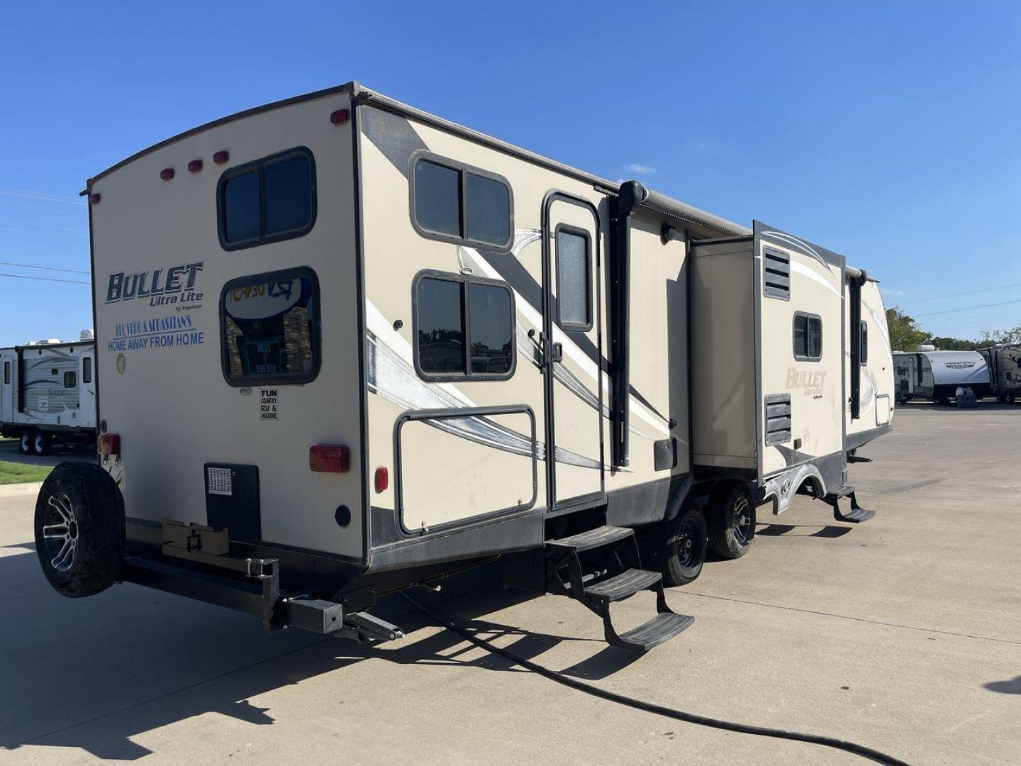 2018 KEYSTONE BULLET 330BHS (4YDT33024JT) , located at 4319 N Main Street, Cleburne, TX, 76033, (817) 221-0660, 32.435829, -97.384178 - The 2018 Keystone Bullet 330BHS offers a spacious and comfortable design. Measuring 37.42 feet in length, this RV is designed for easy towing without sacrificing comfort. It boasts three slide-outs that significantly increase the living space. The exterior features a smooth fiberglass finish with sl - Photo#25