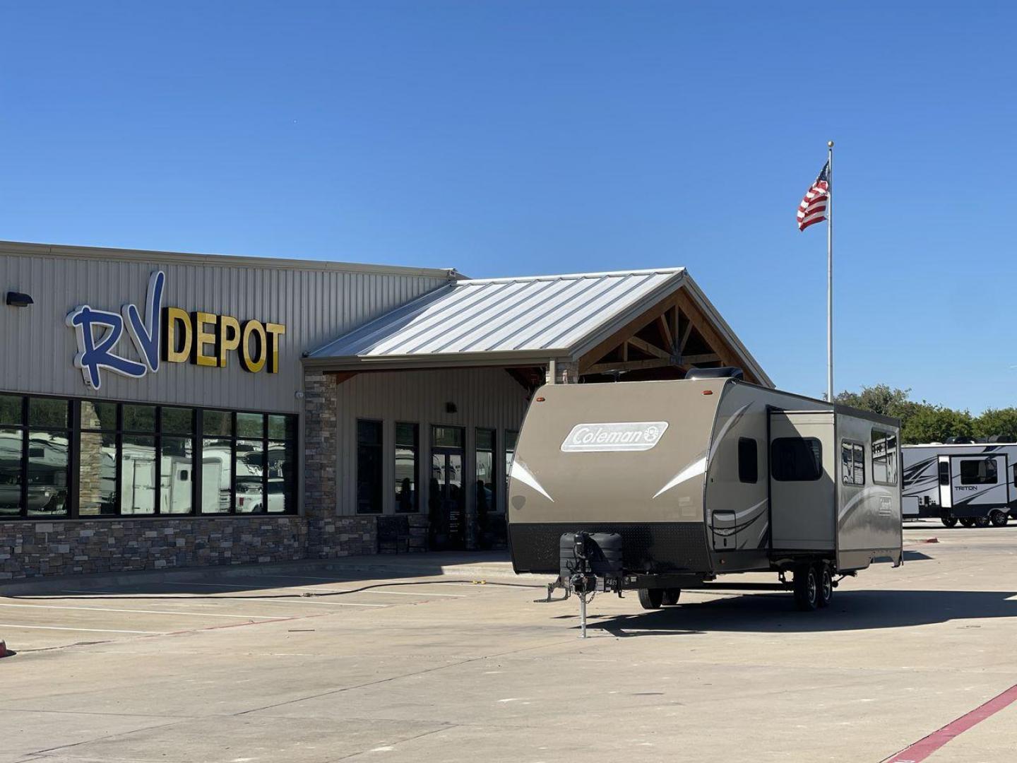 2018 KEYSTONE COLEMAN 2855BH (4YDT28525JP) , Length: 31.25 ft.| Dry Weight: 5,646 lbs. | Slides: 1 transmission, located at 4319 N Main Street, Cleburne, TX, 76033, (817) 221-0660, 32.435829, -97.384178 - The 2018 Keystone Coleman 2855BH camper trailer is perfect for families or groups of friends, with enough space to sleep up to 8 people. When you first step inside, you'll find yourself in the main living area, which includes a comfy sofa and a dinette that can convert into a bed. The kitchen is - Photo#0