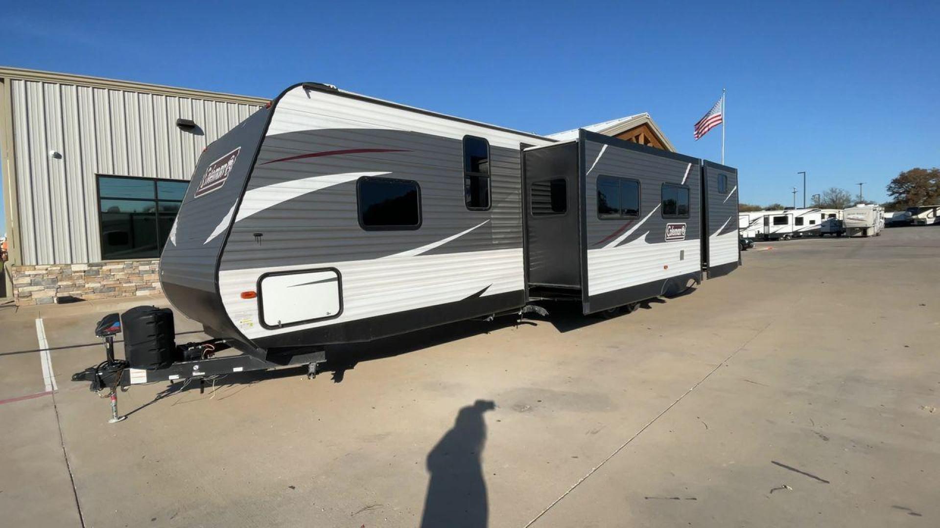 2018 SILVER KEYSTONE COLEMAN 337BH (4YDT33724JH) , Length: 37.92 ft. | Dry Weight: 8,352 lbs. | Slides: 3 transmission, located at 4319 N Main Street, Cleburne, TX, 76033, (817) 221-0660, 32.435829, -97.384178 - Discover extra features that contribute to making this RV an ideal investment. (1) The 2018 Keystone Coleman 337BH is a travel trailer known for its family-friendly features and spacious accommodations. (2) It has a rear bunkhouse features two bunks with a third bunk on top, making it ideal for - Photo#5