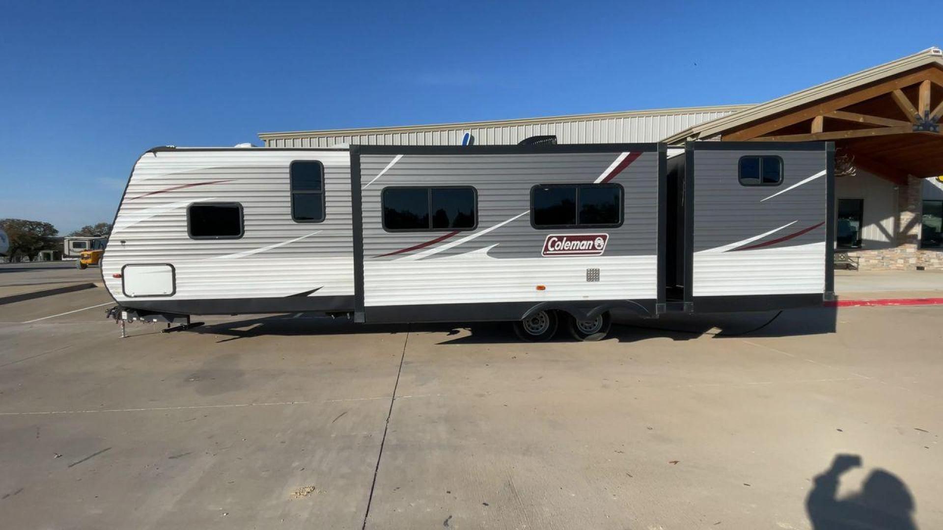 2018 SILVER KEYSTONE COLEMAN 337BH (4YDT33724JH) , Length: 37.92 ft. | Dry Weight: 8,352 lbs. | Slides: 3 transmission, located at 4319 N Main Street, Cleburne, TX, 76033, (817) 221-0660, 32.435829, -97.384178 - Discover extra features that contribute to making this RV an ideal investment. (1) The 2018 Keystone Coleman 337BH is a travel trailer known for its family-friendly features and spacious accommodations. (2) It has a rear bunkhouse features two bunks with a third bunk on top, making it ideal for - Photo#6