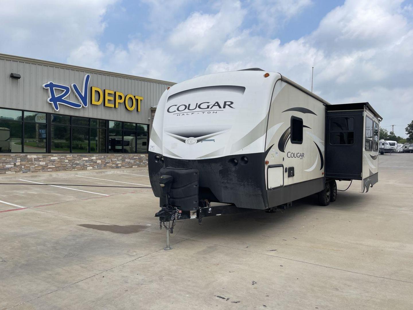 2018 KEYSTONE COUGAR 27RES (4YDT27R21JV) , located at 4319 N Main Street, Cleburne, TX, 76033, (817) 221-0660, 32.435829, -97.384178 - Photo#0