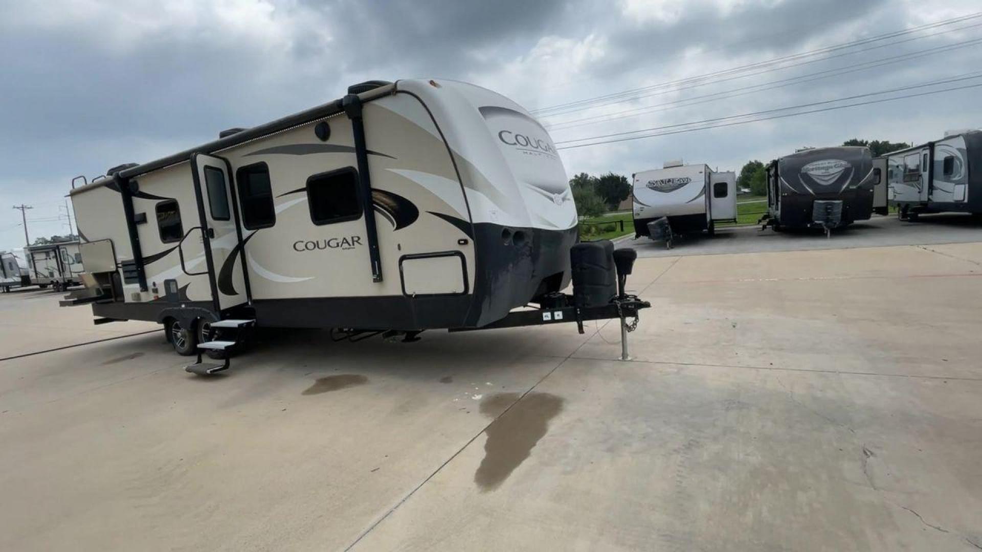 2018 KEYSTONE COUGAR 27RES (4YDT27R21JV) , located at 4319 N Main Street, Cleburne, TX, 76033, (817) 221-0660, 32.435829, -97.384178 - Photo#3