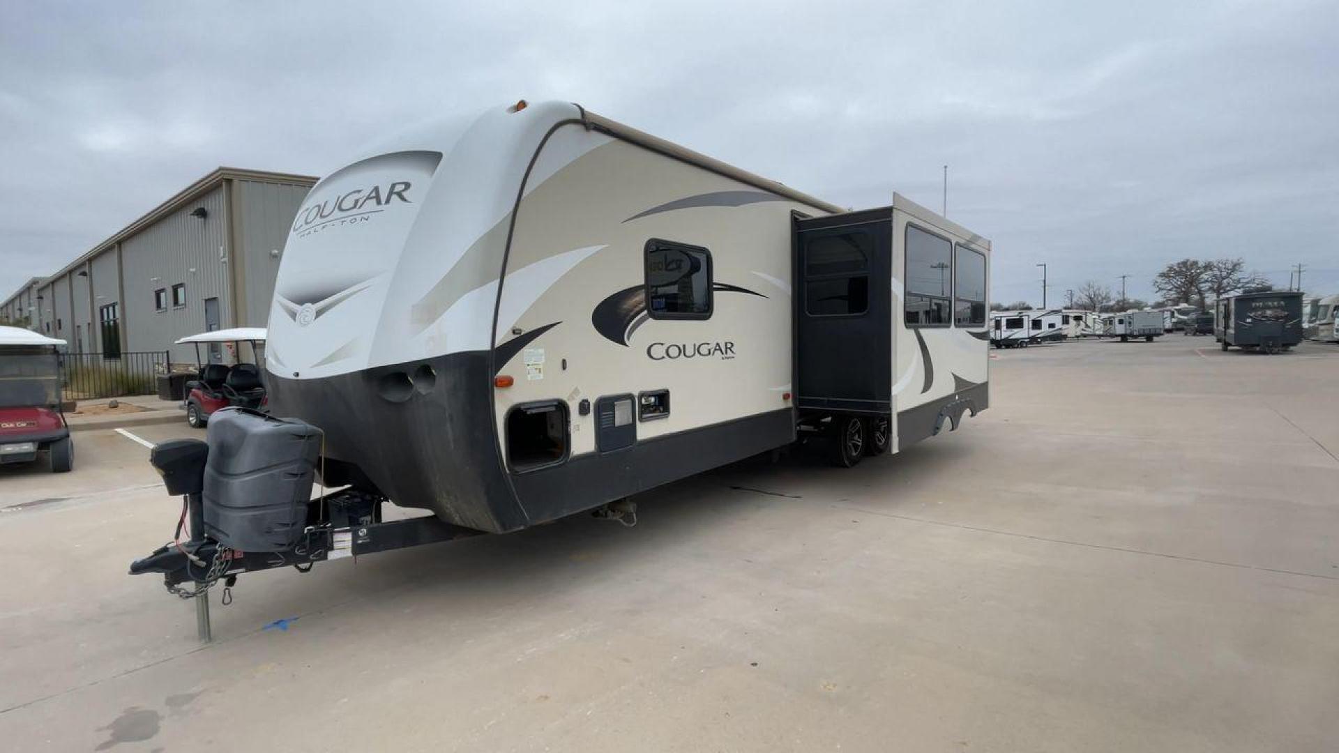 2018 WHITE KEYSTONE COUGAR 29BHS (4YDT29B29JV) , Length: 34.75 ft. | Dry Weight: 6,870 lbs. | Gross Weight: 8,800 lbs. | Slides: 1 transmission, located at 4319 N Main Street, Cleburne, TX, 76033, (817) 221-0660, 32.435829, -97.384178 - The 2018 Keystone Cougar 29BHS is a single-slide travel trailer that measures just a bit under 35 ft. in length. It has a dry weight of 6,870 lbs. and a GVWR of 8,800 lbs. Its exterior is a base color of tan with white and gray accents. It comes with an automatic heating and cooling rate of 35,000 a - Photo#5