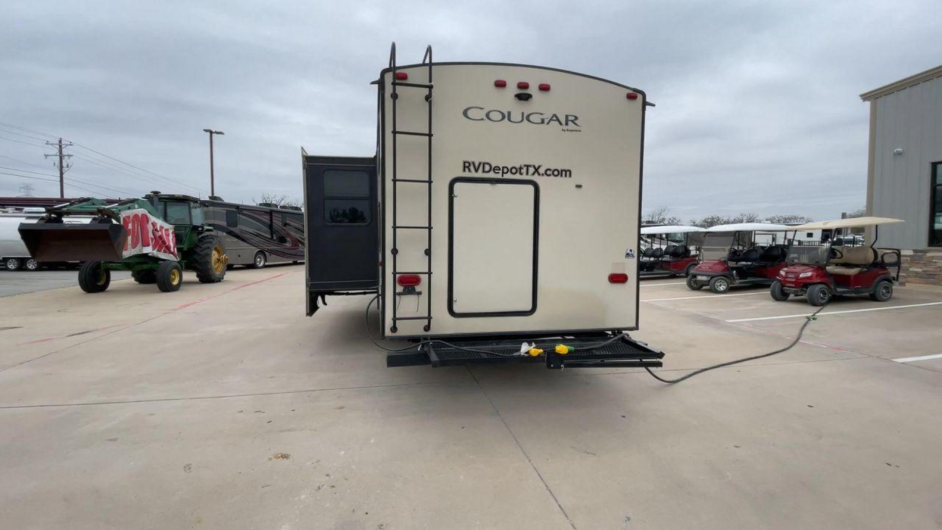 2018 WHITE KEYSTONE COUGAR 29BHS (4YDT29B29JV) , Length: 34.75 ft. | Dry Weight: 6,870 lbs. | Gross Weight: 8,800 lbs. | Slides: 1 transmission, located at 4319 N Main Street, Cleburne, TX, 76033, (817) 221-0660, 32.435829, -97.384178 - The 2018 Keystone Cougar 29BHS is a single-slide travel trailer that measures just a bit under 35 ft. in length. It has a dry weight of 6,870 lbs. and a GVWR of 8,800 lbs. Its exterior is a base color of tan with white and gray accents. It comes with an automatic heating and cooling rate of 35,000 a - Photo#8