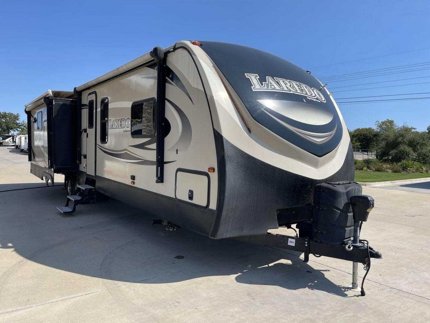 2018 KEYSTONE LAREDO 335MK (4YDT33524JV) , Length: 37.92 ft. | Dry Weight: 8,473 lbs. | Gross Weight: 10,000 lbs. | Slides: 2 transmission, located at 4319 N Main Street, Cleburne, TX, 76033, (817) 221-0660, 32.435829, -97.384178 - The 2018 Keystone Laredo 335MK is a spacious and feature-packed travel trailer with a length of 37.92 ft, a dry weight of 8,473 lbs, and a gross weight capacity of 10,000 lbs. It includes two large slide-outs, significantly expanding the living and kitchen areas. The exterior features a cream and be - Photo#23