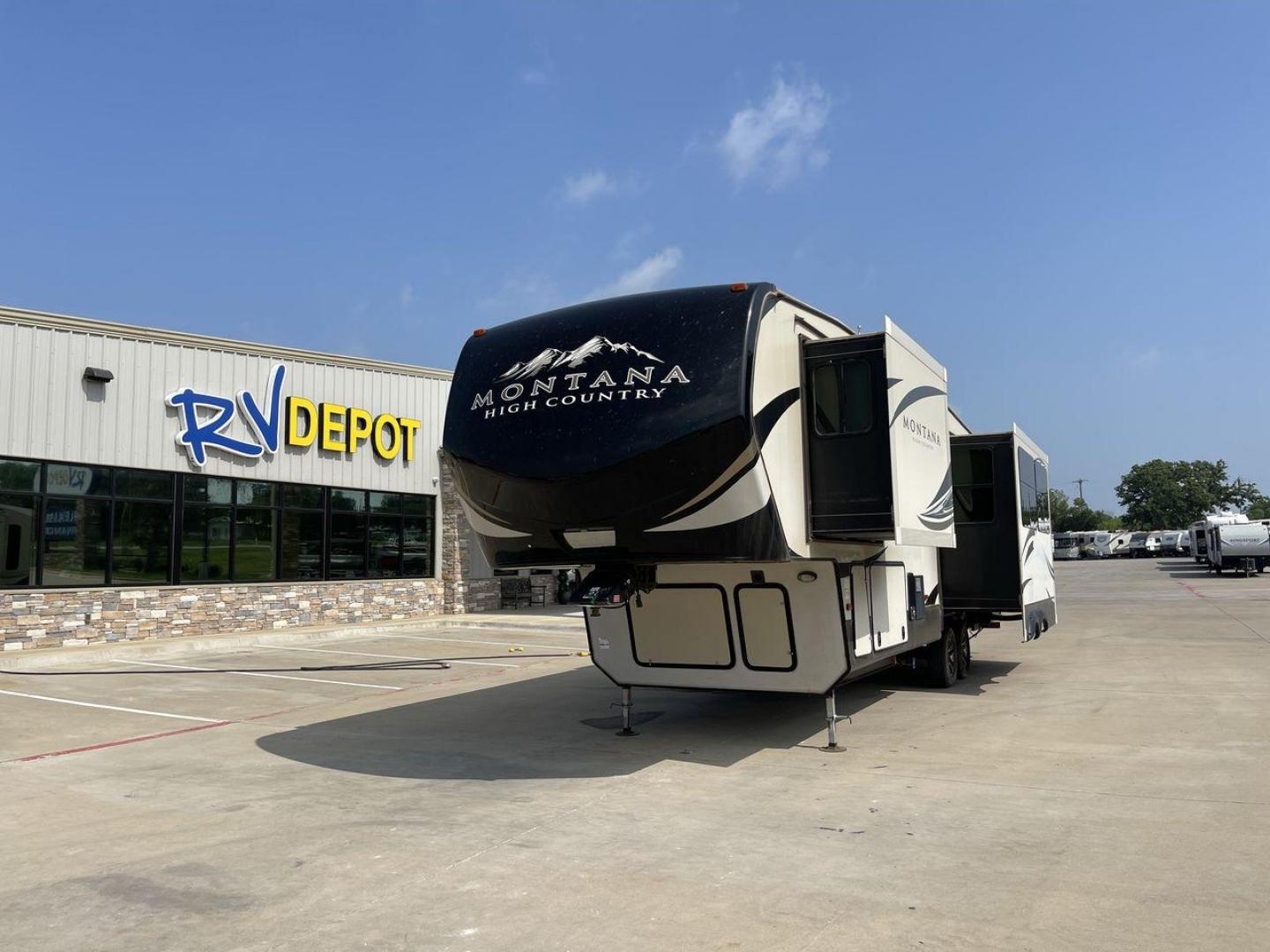 2018 TAN KEYSTONE MONTANA 305RL (4YDF3052XJA) , Length: 35.67 ft. | Dry Weight: 10,390 lbs. | Gross Weight: 14,270 lbs. | Slides: 3 transmission, located at 4319 N Main Street, Cleburne, TX, 76033, (817) 221-0660, 32.435829, -97.384178 - The 2018 Keystone Montana 305RL is a dual-axle aluminum wheel set-up that measures 35.67 ft. in length. It has a dry weight of 10,390 lbs. and a GVWR of 14,270 lbs. It is made of aluminum and fiberglass. It comes with automatic heating and cooling rated at 35,000 and 15,000 BTUs respectively. With 3 - Photo#0