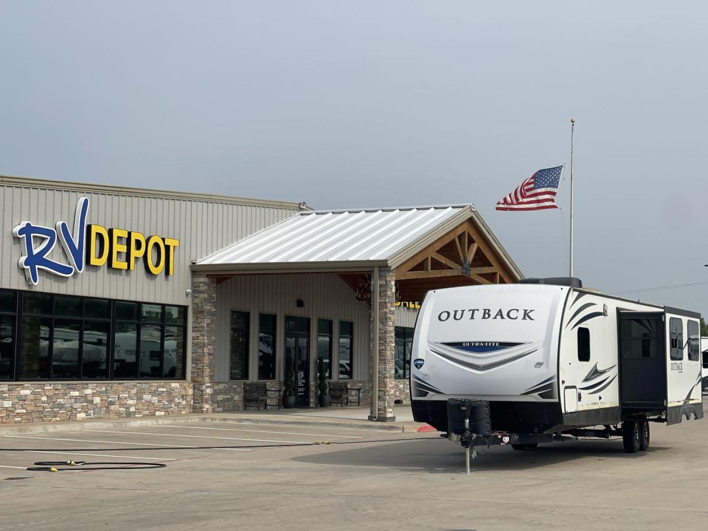 2018 KEYSTONE OUTBACK 320UBH (4YDT32025JB) , Length: 36.67 ft. | Dry Weight: 6,520 lbs. | Gross Weight: 8,500 lbs. | Slides: 1 transmission, located at 4319 N Main Street, Cleburne, TX, 76033, (817) 221-0660, 32.435829, -97.384178 - Photo#0