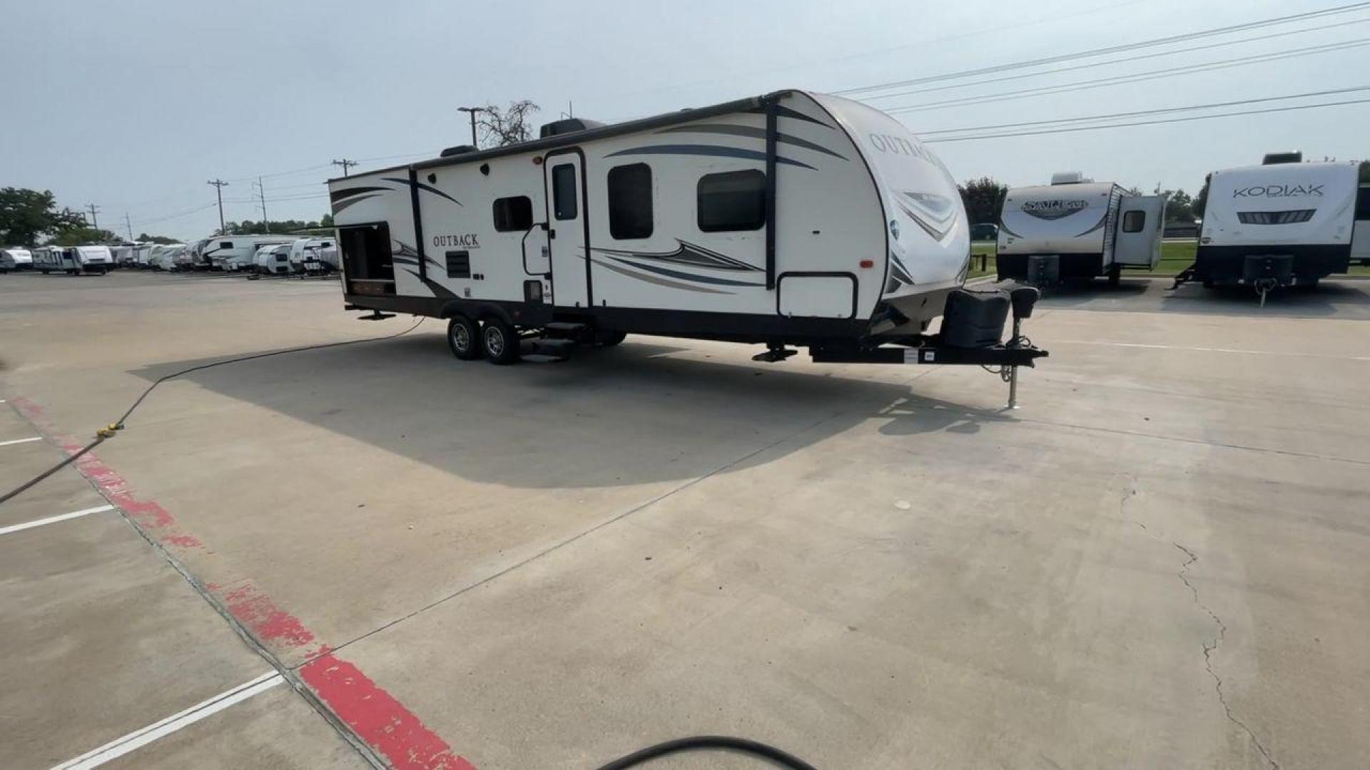 2018 KEYSTONE OUTBACK 320UBH (4YDT32025JB) , Length: 36.67 ft. | Dry Weight: 6,520 lbs. | Gross Weight: 8,500 lbs. | Slides: 1 transmission, located at 4319 N Main Street, Cleburne, TX, 76033, (817) 221-0660, 32.435829, -97.384178 - Photo#3