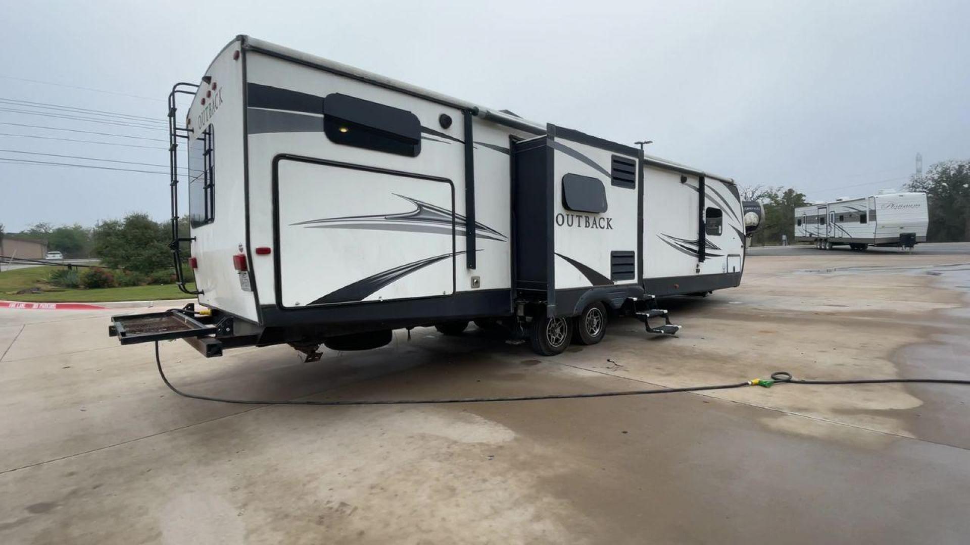 2018 WHITE KEYSTONE OUTBACK 325BH - (4YDT32522JB) , Length: 37.42 ft. | Dry Weight: 8,428 lbs. | Gross Weight: 10,500 lbs. | Slides: 3 transmission, located at 4319 N Main Street, Cleburne, TX, 76033, (817) 221-0660, 32.435829, -97.384178 - Photo#1