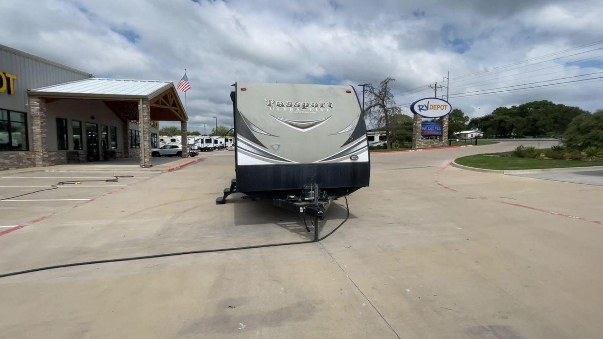 2018 KEYSTONE PASSPORT 2670BH (4YDT2672XJD) , Length: 30.5 ft. | Dry Weight: 5,085 lbs. | Gross Weight: 6,960 lbs. | Slides: 1 transmission, located at 4319 N Main Street, Cleburne, TX, 76033, (817) 221-0660, 32.435829, -97.384178 - Looking for a lightweight travel trailer suitable for large families? Check out this 2018 Keystone Passport 2670BH! This camper measures 30.5 ft. in length and 10.67 ft. in height. It has a dry weight of 5,085 lbs. and a GVWR of 6,960 lbs. It has a 625 lb. hitch weight, making it easy and managea - Photo#4