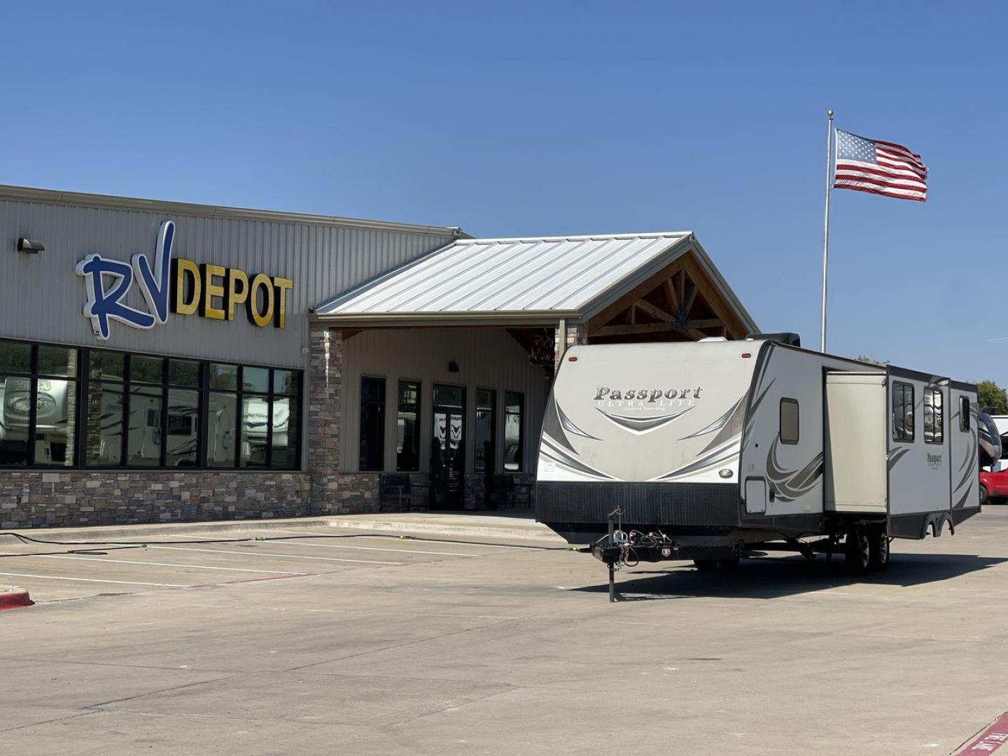 2018 KEYSTONE PASSPORT 3320BH (4YDT33221JT) , Length: 36.83 ft. | Dry Weight: 6,586 lbs. | Gross Weight: 8,000 lbs. | Slides: 3 transmission, located at 4319 N Main Street, Cleburne, TX, 76033, (817) 221-0660, 32.435829, -97.384178 - The 2018 Keystone Passport 3320BH is a spacious and lightweight travel trailer. With an overall length of 36.83 feet and a dry weight of 6,586 lbs, this unit is easy to tow while still offering plenty of space and amenities. The gross weight capacity is 8,000 lbs, providing ample storage and travel - Photo#0