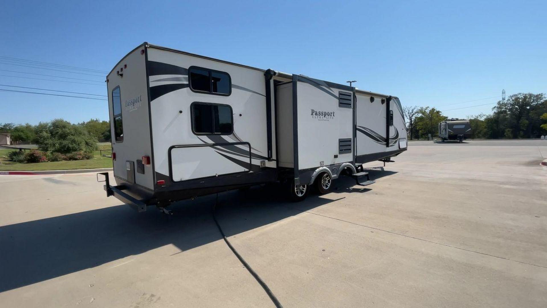 2018 KEYSTONE PASSPORT 3320BH (4YDT33221JT) , Length: 36.83 ft. | Dry Weight: 6,586 lbs. | Gross Weight: 8,000 lbs. | Slides: 3 transmission, located at 4319 N Main Street, Cleburne, TX, 76033, (817) 221-0660, 32.435829, -97.384178 - The 2018 Keystone Passport 3320BH is a spacious and lightweight travel trailer. With an overall length of 36.83 feet and a dry weight of 6,586 lbs, this unit is easy to tow while still offering plenty of space and amenities. The gross weight capacity is 8,000 lbs, providing ample storage and travel - Photo#1