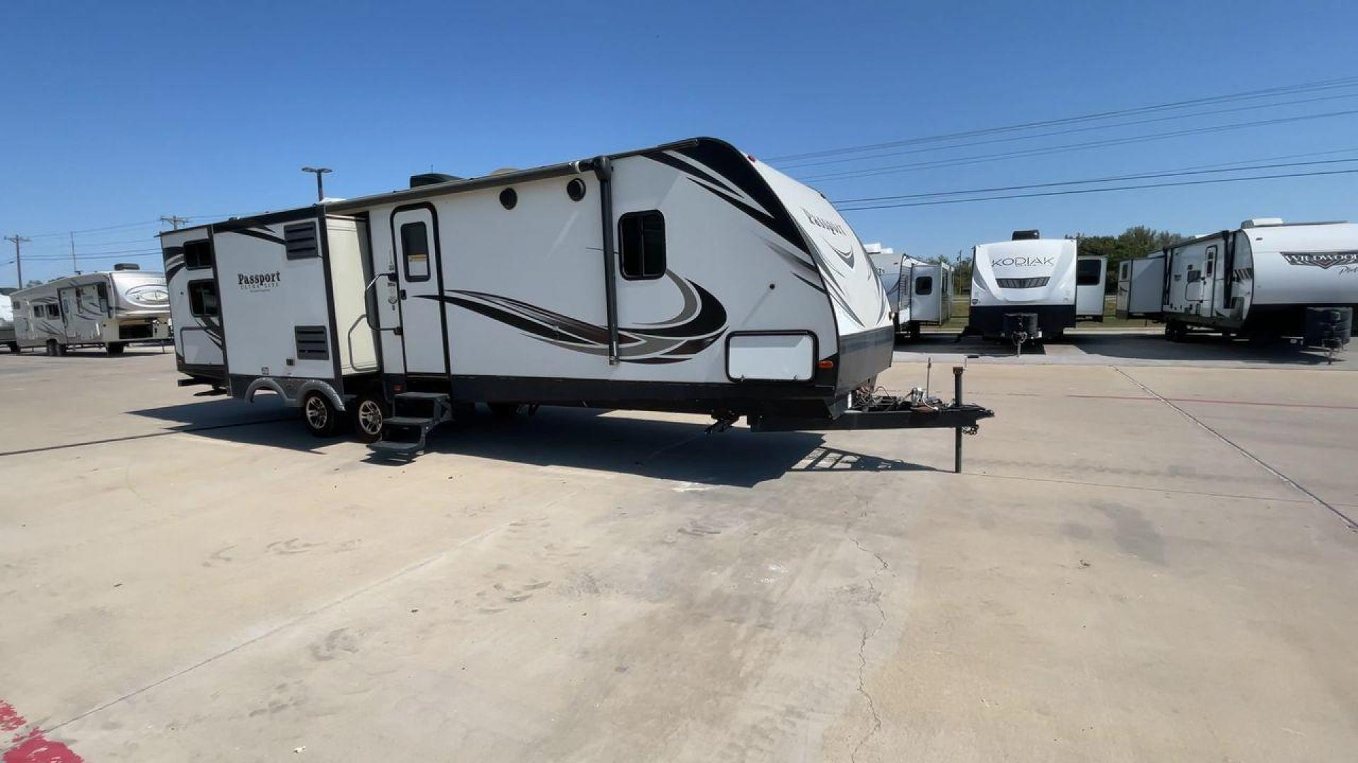 2018 KEYSTONE PASSPORT 3320BH (4YDT33221JT) , Length: 36.83 ft. | Dry Weight: 6,586 lbs. | Gross Weight: 8,000 lbs. | Slides: 3 transmission, located at 4319 N Main Street, Cleburne, TX, 76033, (817) 221-0660, 32.435829, -97.384178 - The 2018 Keystone Passport 3320BH is a spacious and lightweight travel trailer. With an overall length of 36.83 feet and a dry weight of 6,586 lbs, this unit is easy to tow while still offering plenty of space and amenities. The gross weight capacity is 8,000 lbs, providing ample storage and travel - Photo#3