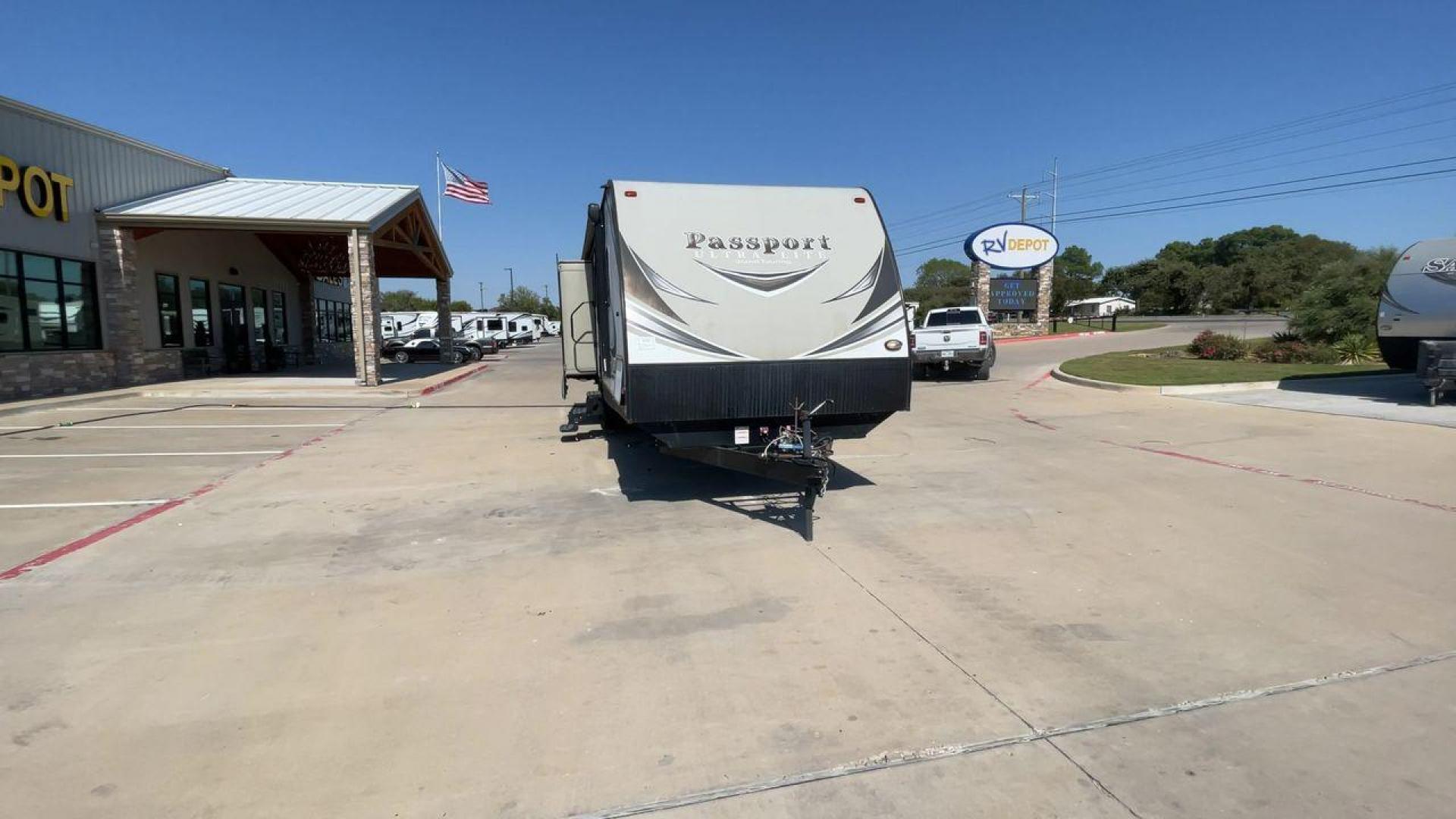 2018 KEYSTONE PASSPORT 3320BH (4YDT33221JT) , Length: 36.83 ft. | Dry Weight: 6,586 lbs. | Gross Weight: 8,000 lbs. | Slides: 3 transmission, located at 4319 N Main Street, Cleburne, TX, 76033, (817) 221-0660, 32.435829, -97.384178 - The 2018 Keystone Passport 3320BH is a spacious and lightweight travel trailer. With an overall length of 36.83 feet and a dry weight of 6,586 lbs, this unit is easy to tow while still offering plenty of space and amenities. The gross weight capacity is 8,000 lbs, providing ample storage and travel - Photo#4