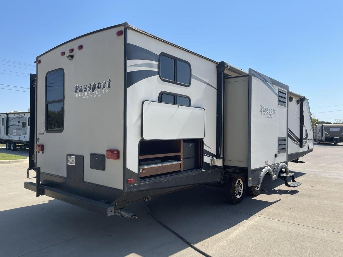 2018 KEYSTONE PASSPORT 3320BH (4YDT33221JT) , Length: 36.83 ft. | Dry Weight: 6,586 lbs. | Gross Weight: 8,000 lbs. | Slides: 3 transmission, located at 4319 N Main Street, Cleburne, TX, 76033, (817) 221-0660, 32.435829, -97.384178 - The 2018 Keystone Passport 3320BH is a spacious and lightweight travel trailer. With an overall length of 36.83 feet and a dry weight of 6,586 lbs, this unit is easy to tow while still offering plenty of space and amenities. The gross weight capacity is 8,000 lbs, providing ample storage and travel - Photo#25