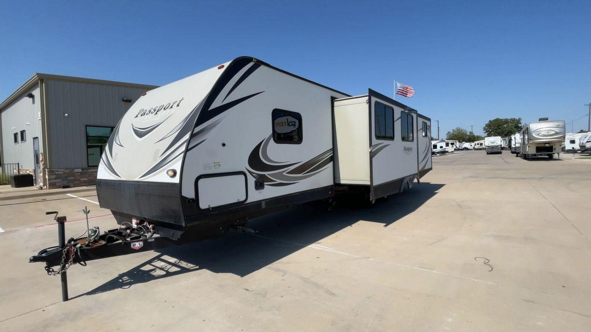 2018 KEYSTONE PASSPORT 3320BH (4YDT33221JT) , Length: 36.83 ft. | Dry Weight: 6,586 lbs. | Gross Weight: 8,000 lbs. | Slides: 3 transmission, located at 4319 N Main Street, Cleburne, TX, 76033, (817) 221-0660, 32.435829, -97.384178 - The 2018 Keystone Passport 3320BH is a spacious and lightweight travel trailer. With an overall length of 36.83 feet and a dry weight of 6,586 lbs, this unit is easy to tow while still offering plenty of space and amenities. The gross weight capacity is 8,000 lbs, providing ample storage and travel - Photo#5