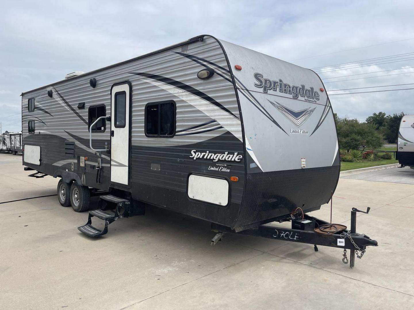 2018 GRAY KEYSTONE SPRINGDALE 270LE (4YDT27025J3) , located at 4319 N Main Street, Cleburne, TX, 76033, (817) 221-0660, 32.435829, -97.384178 - Photo#23