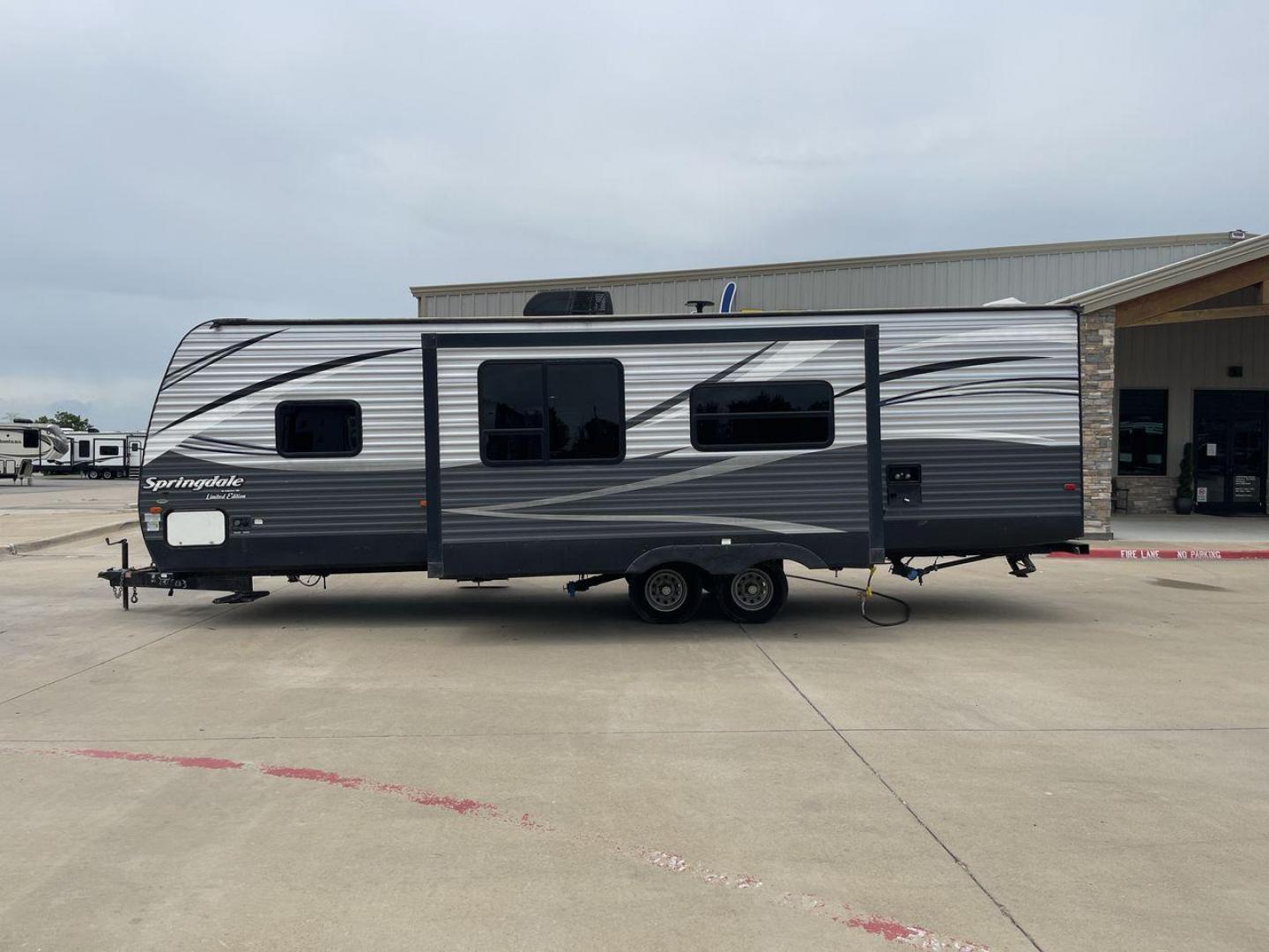 2018 GRAY KEYSTONE SPRINGDALE 270LE (4YDT27025J3) , located at 4319 N Main Street, Cleburne, TX, 76033, (817) 221-0660, 32.435829, -97.384178 - Photo#24