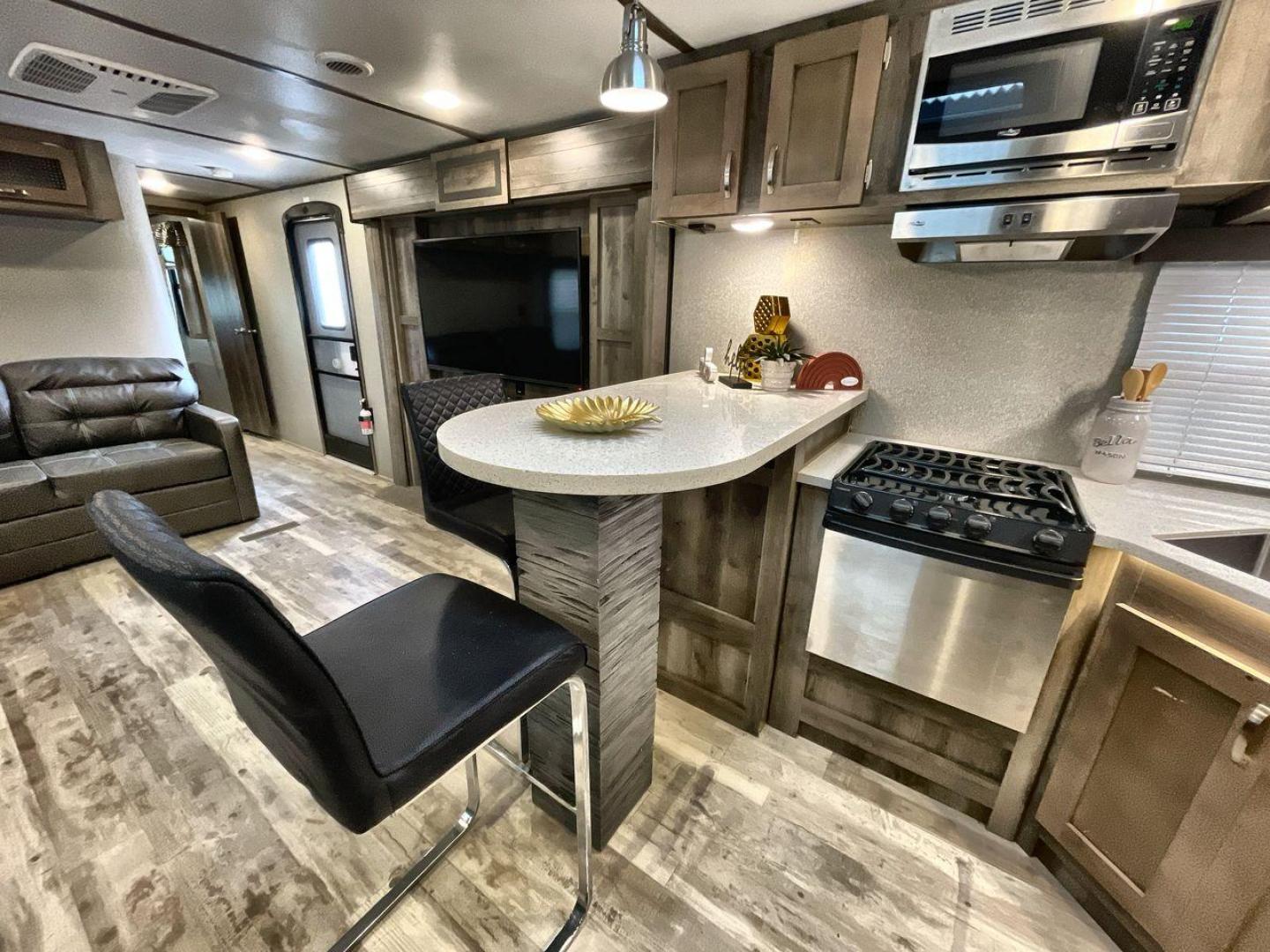 2018 KEYSTONE SPRINTER 312MLS (4YDT31224J1) , located at 4319 N Main Street, Cleburne, TX, 76033, (817) 221-0660, 32.435829, -97.384178 - Photo#18