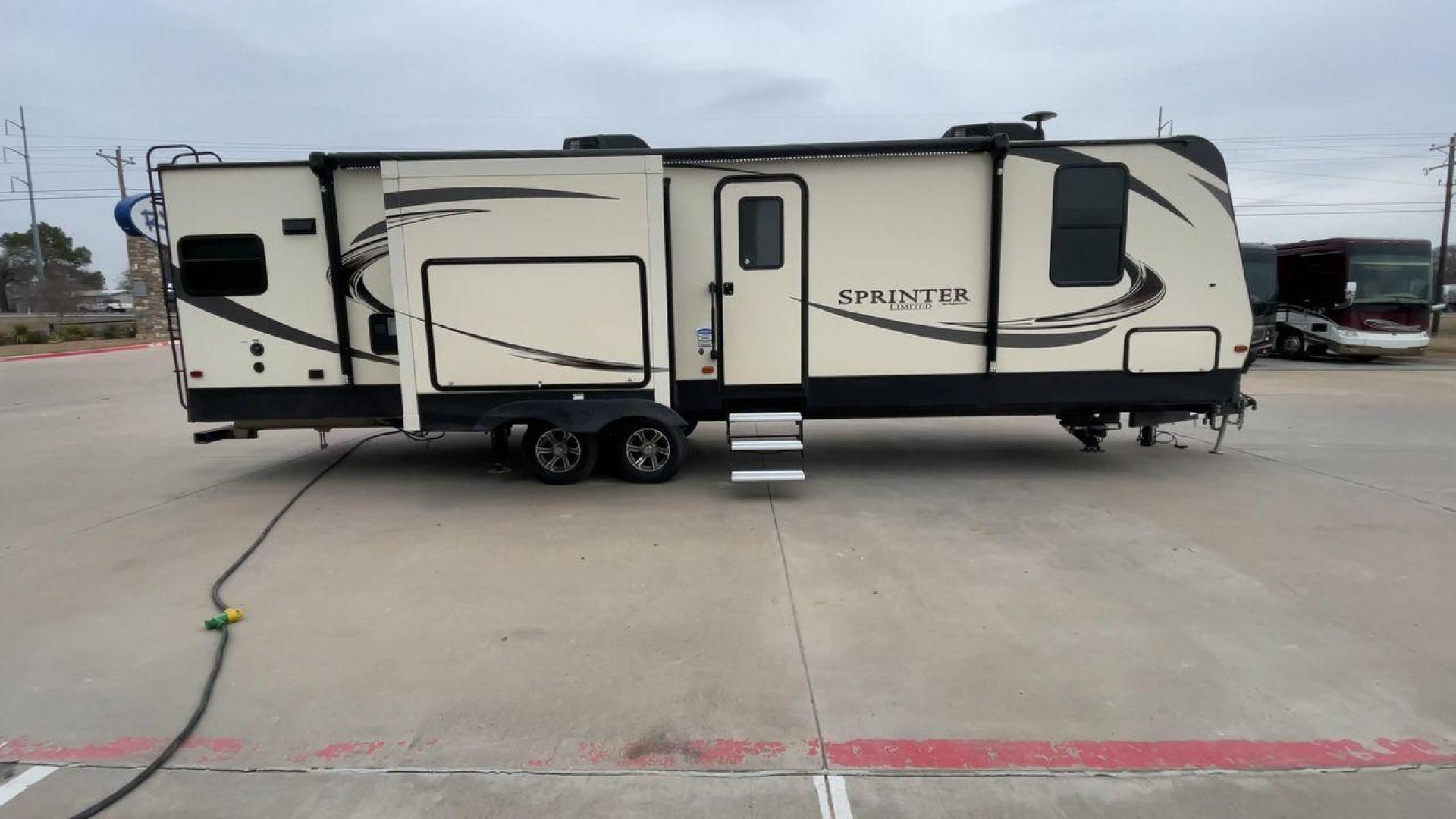 2018 KEYSTONE SPRINTER 312MLS (4YDT31224J1) , located at 4319 N Main Street, Cleburne, TX, 76033, (817) 221-0660, 32.435829, -97.384178 - Photo#2