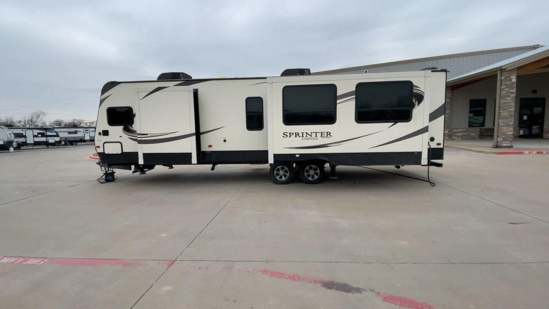 2018 KEYSTONE SPRINTER 312MLS (4YDT31224J1) , located at 4319 N Main Street, Cleburne, TX, 76033, (817) 221-0660, 32.435829, -97.384178 - Photo#6