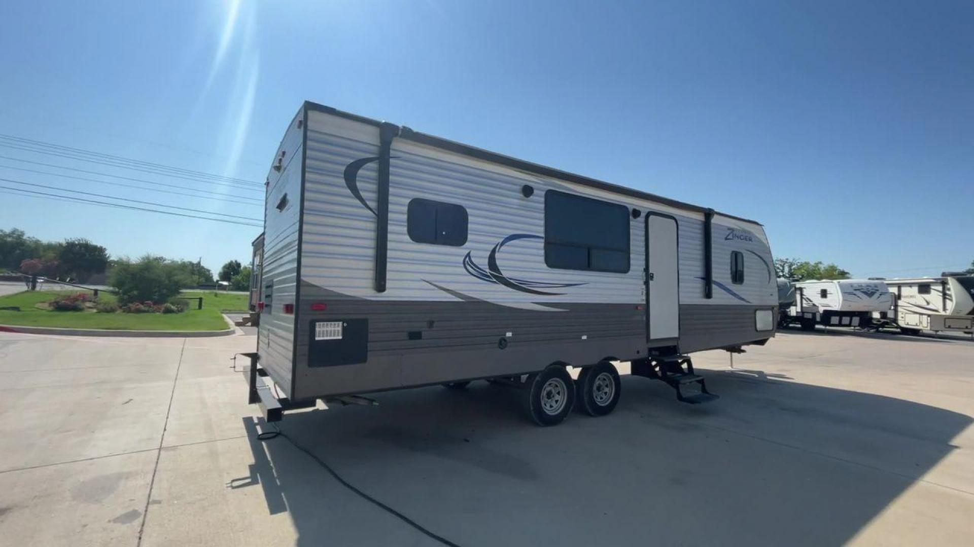 2018 WHITE KEYSTONE ZINGER 280RK (4YDT28021JS) , Length: 32.92 ft. | Dry Weight: 6,570 lbs. | Gross Weight: 9,610 lbs. | Slides: 1 transmission, located at 4319 N Main Street, Cleburne, TX, 76033, (817) 221-0660, 32.435829, -97.384178 - Prepare a campout with the family this weekend in this 2018 Keystone Zinger 280RK travel trailer. It features amenities that serve you domestic comfort and convenience on the road! This unit measures 32.92 ft in length, 8 ft in width, 11.17 ft in height, and 6.75 ft in interior height. It has a dry - Photo#1