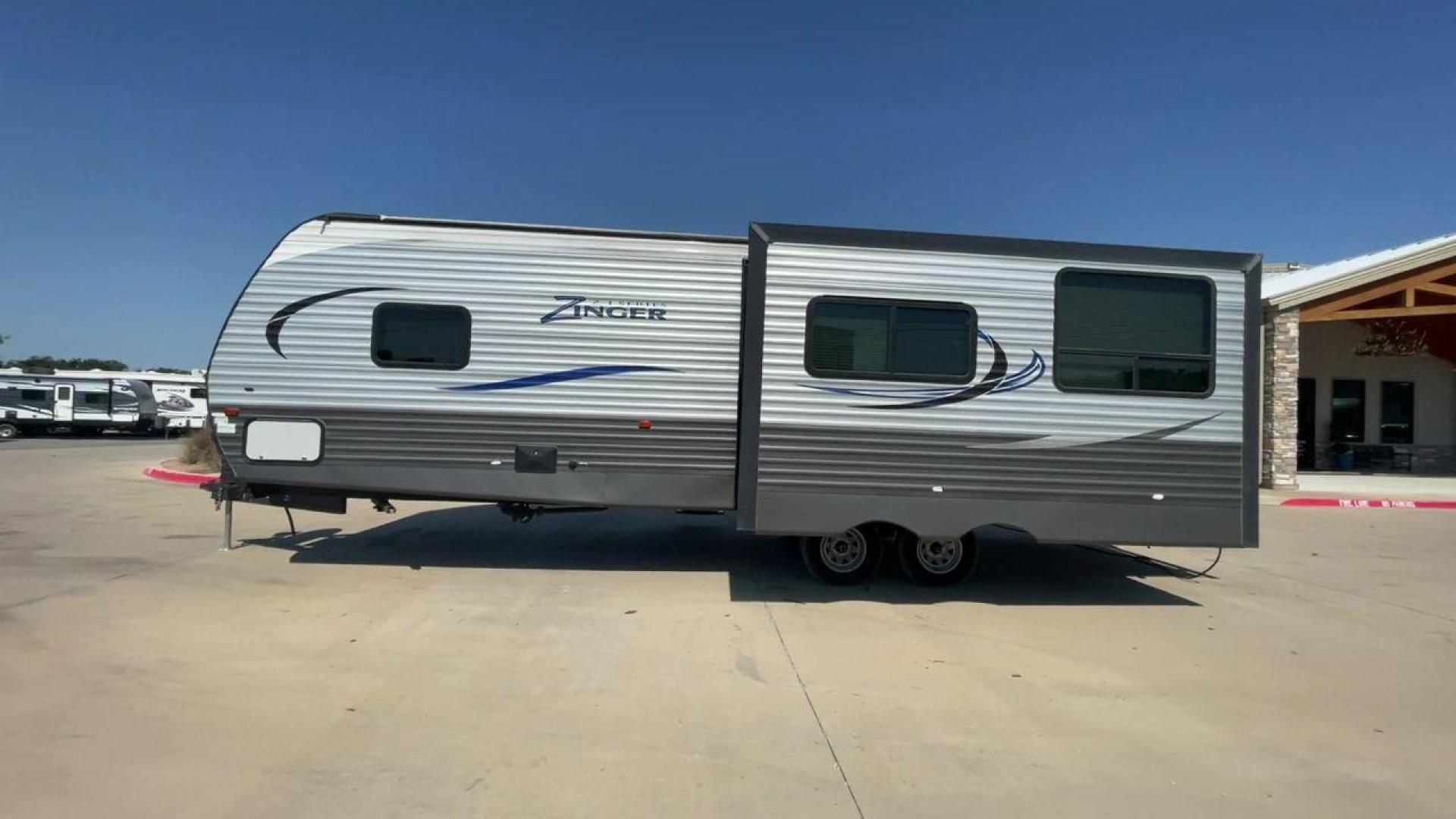 2018 WHITE KEYSTONE ZINGER 280RK (4YDT28021JS) , Length: 32.92 ft. | Dry Weight: 6,570 lbs. | Gross Weight: 9,610 lbs. | Slides: 1 transmission, located at 4319 N Main Street, Cleburne, TX, 76033, (817) 221-0660, 32.435829, -97.384178 - Prepare a campout with the family this weekend in this 2018 Keystone Zinger 280RK travel trailer. It features amenities that serve you domestic comfort and convenience on the road! This unit measures 32.92 ft in length, 8 ft in width, 11.17 ft in height, and 6.75 ft in interior height. It has a dry - Photo#6