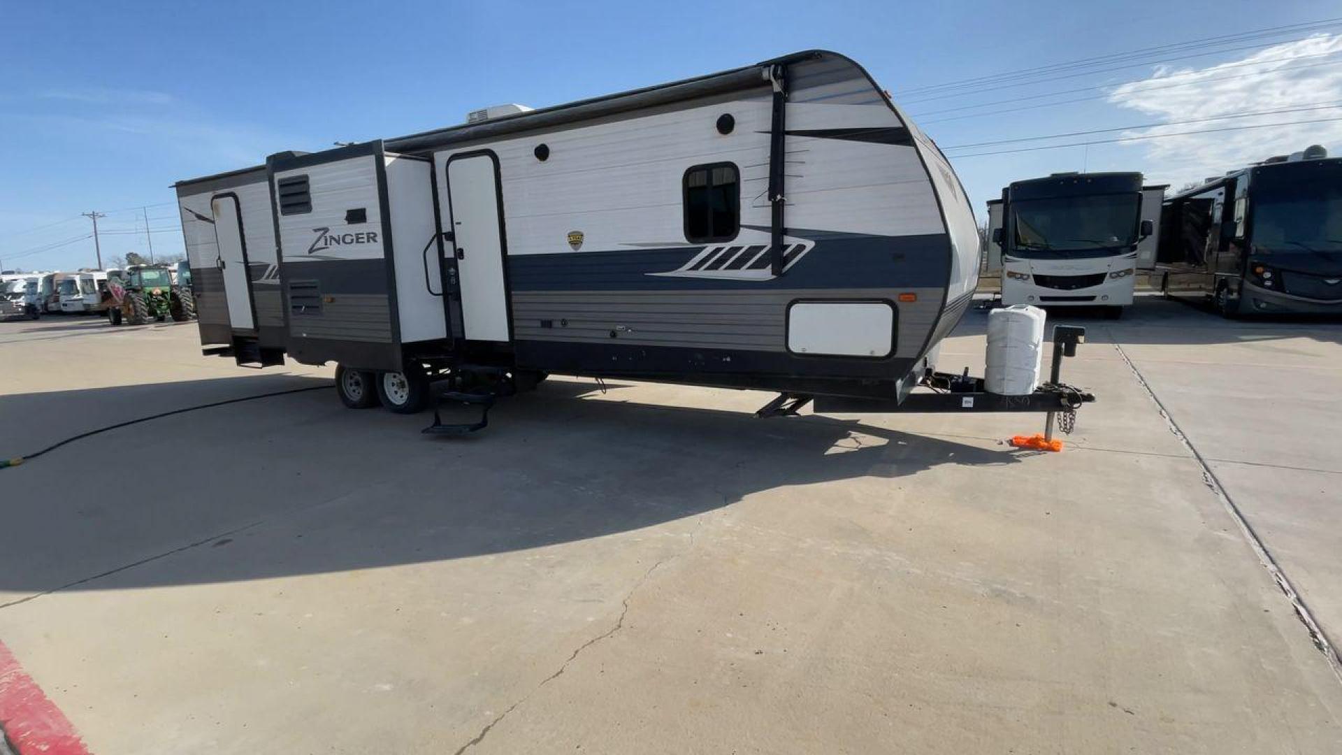 2018 GRAY KEYSTONE ZINGER 330BH (4YDT3302XJS) , Length: 37.5 ft. | Dry Weight: 7,980 lbs. | Gross Weight: 9,800 lbs. | Slides: 2 transmission, located at 4319 N Main Street, Cleburne, TX, 76033, (817) 221-0660, 32.435829, -97.384178 - This 2018 Keystone Zinger 330BH is a dual-axle steel wheel setup measuring 37.5 ft. long and 11.25 ft. tall. It has a dry weight of 7,980 lbs. and a GVWR of 9,800 lbs. It also comes with two slides as well as one 20-foot awning. This travel trailer is a bunkhouse model that offers sleeping space f - Photo#3