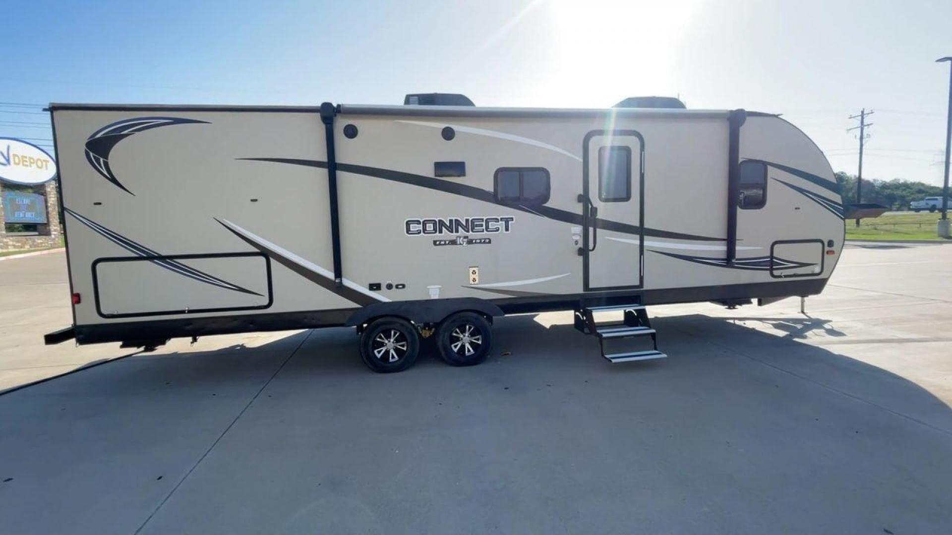 2018 KZ CONNECT 281BHK (4EZTL2825J8) , Length: 32.58 ft.| Dry Weight: 5,680 lbs. | Gross Weight: 6,800 lbs. | Slides: 1 transmission, located at 4319 N Main Street, Cleburne, TX, 76033, (817) 221-0660, 32.435829, -97.384178 - The 2018 KZ Connect 281BHK is a versatile and lightweight travel trailer. It is perfect for family adventures on the road. With a length of 32.58 feet and a dry weight of 5,680 lbs., it is designed to be easily towable while still offering ample living space. Its gross weight capacity of 6,800 lbs. - Photo#2