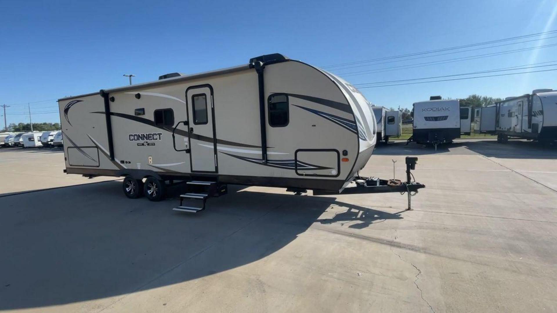 2018 KZ CONNECT 281BHK (4EZTL2825J8) , Length: 32.58 ft.| Dry Weight: 5,680 lbs. | Gross Weight: 6,800 lbs. | Slides: 1 transmission, located at 4319 N Main Street, Cleburne, TX, 76033, (817) 221-0660, 32.435829, -97.384178 - The 2018 KZ Connect 281BHK is a versatile and lightweight travel trailer. It is perfect for family adventures on the road. With a length of 32.58 feet and a dry weight of 5,680 lbs., it is designed to be easily towable while still offering ample living space. Its gross weight capacity of 6,800 lbs. - Photo#3