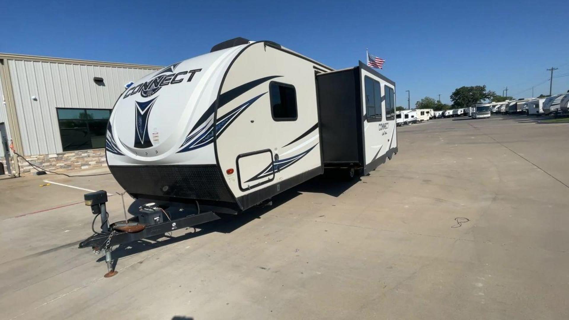 2018 KZ CONNECT 281BHK (4EZTL2825J8) , Length: 32.58 ft.| Dry Weight: 5,680 lbs. | Gross Weight: 6,800 lbs. | Slides: 1 transmission, located at 4319 N Main Street, Cleburne, TX, 76033, (817) 221-0660, 32.435829, -97.384178 - The 2018 KZ Connect 281BHK is a versatile and lightweight travel trailer. It is perfect for family adventures on the road. With a length of 32.58 feet and a dry weight of 5,680 lbs., it is designed to be easily towable while still offering ample living space. Its gross weight capacity of 6,800 lbs. - Photo#5