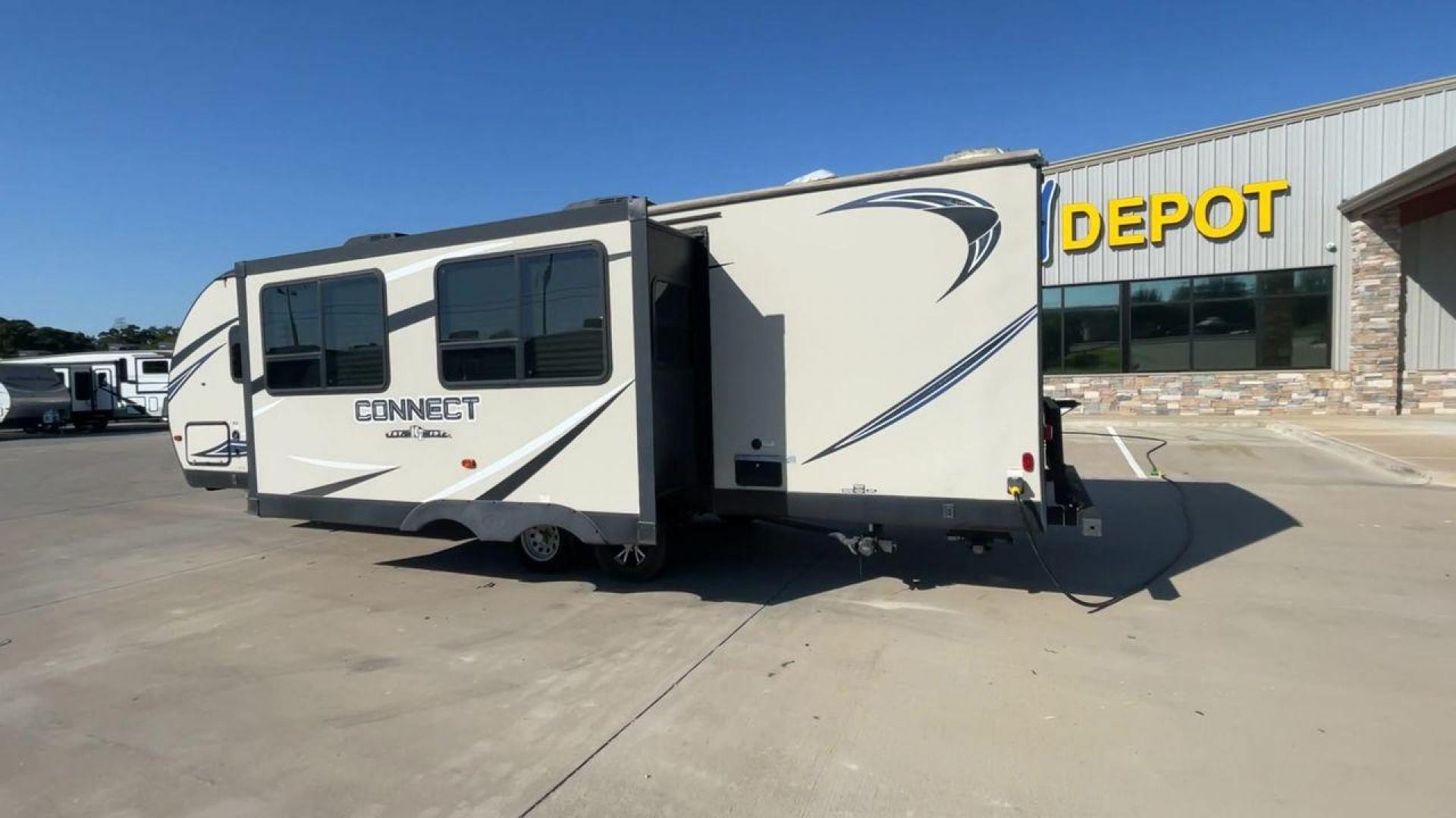 2018 KZ CONNECT 281BHK (4EZTL2825J8) , Length: 32.58 ft.| Dry Weight: 5,680 lbs. | Gross Weight: 6,800 lbs. | Slides: 1 transmission, located at 4319 N Main Street, Cleburne, TX, 76033, (817) 221-0660, 32.435829, -97.384178 - The 2018 KZ Connect 281BHK is a versatile and lightweight travel trailer. It is perfect for family adventures on the road. With a length of 32.58 feet and a dry weight of 5,680 lbs., it is designed to be easily towable while still offering ample living space. Its gross weight capacity of 6,800 lbs. - Photo#7