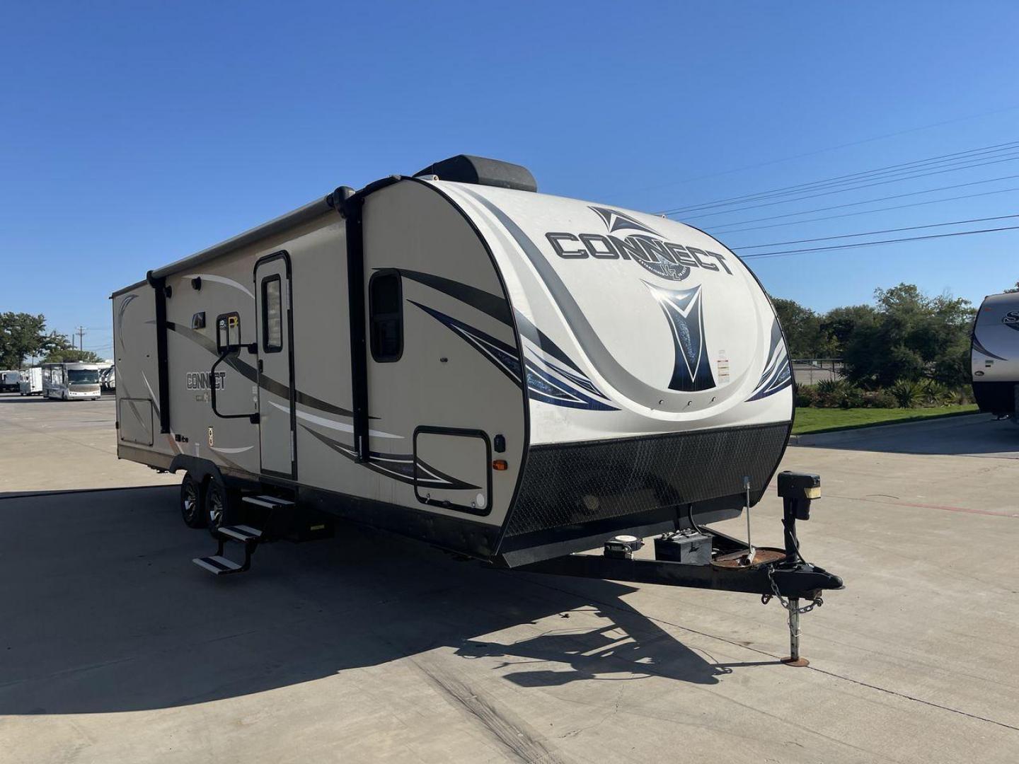 2018 KZ CONNECT 281BHK (4EZTL2825J8) , Length: 32.58 ft.| Dry Weight: 5,680 lbs. | Gross Weight: 6,800 lbs. | Slides: 1 transmission, located at 4319 N Main Street, Cleburne, TX, 76033, (817) 221-0660, 32.435829, -97.384178 - The 2018 KZ Connect 281BHK is a versatile and lightweight travel trailer. It is perfect for family adventures on the road. With a length of 32.58 feet and a dry weight of 5,680 lbs., it is designed to be easily towable while still offering ample living space. Its gross weight capacity of 6,800 lbs. - Photo#22