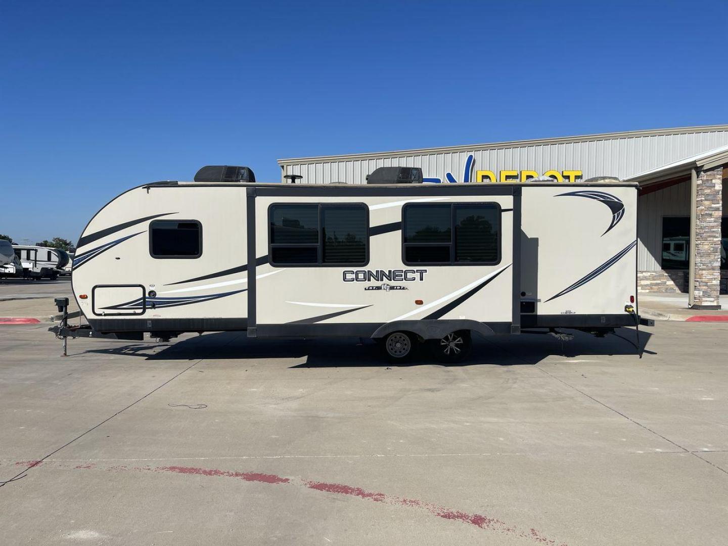 2018 KZ CONNECT 281BHK (4EZTL2825J8) , Length: 32.58 ft.| Dry Weight: 5,680 lbs. | Gross Weight: 6,800 lbs. | Slides: 1 transmission, located at 4319 N Main Street, Cleburne, TX, 76033, (817) 221-0660, 32.435829, -97.384178 - The 2018 KZ Connect 281BHK is a versatile and lightweight travel trailer. It is perfect for family adventures on the road. With a length of 32.58 feet and a dry weight of 5,680 lbs., it is designed to be easily towable while still offering ample living space. Its gross weight capacity of 6,800 lbs. - Photo#23