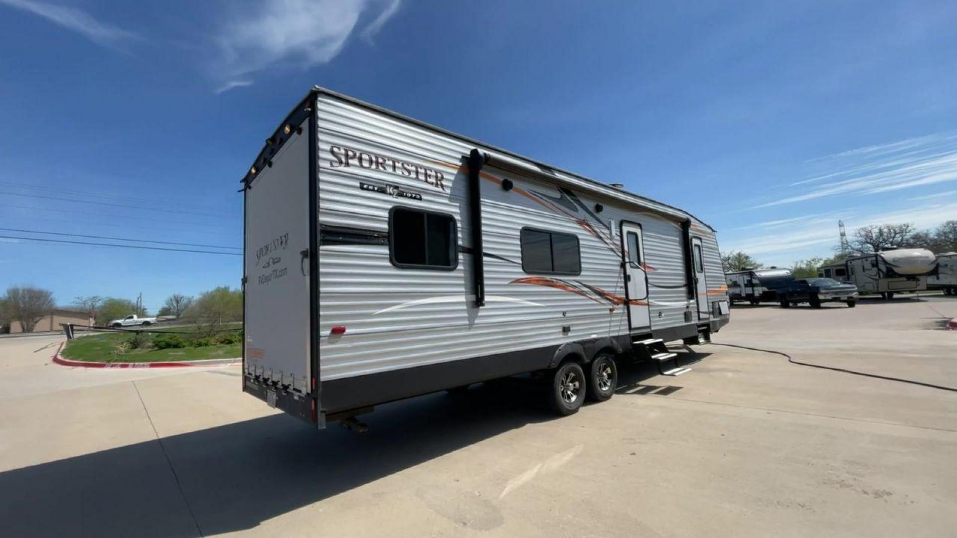 2018 WHITE KZ SPORTSTER 301TH (4EZTG3123J5) , located at 4319 N Main Street, Cleburne, TX, 76033, (817) 221-0660, 32.435829, -97.384178 - Photo#1